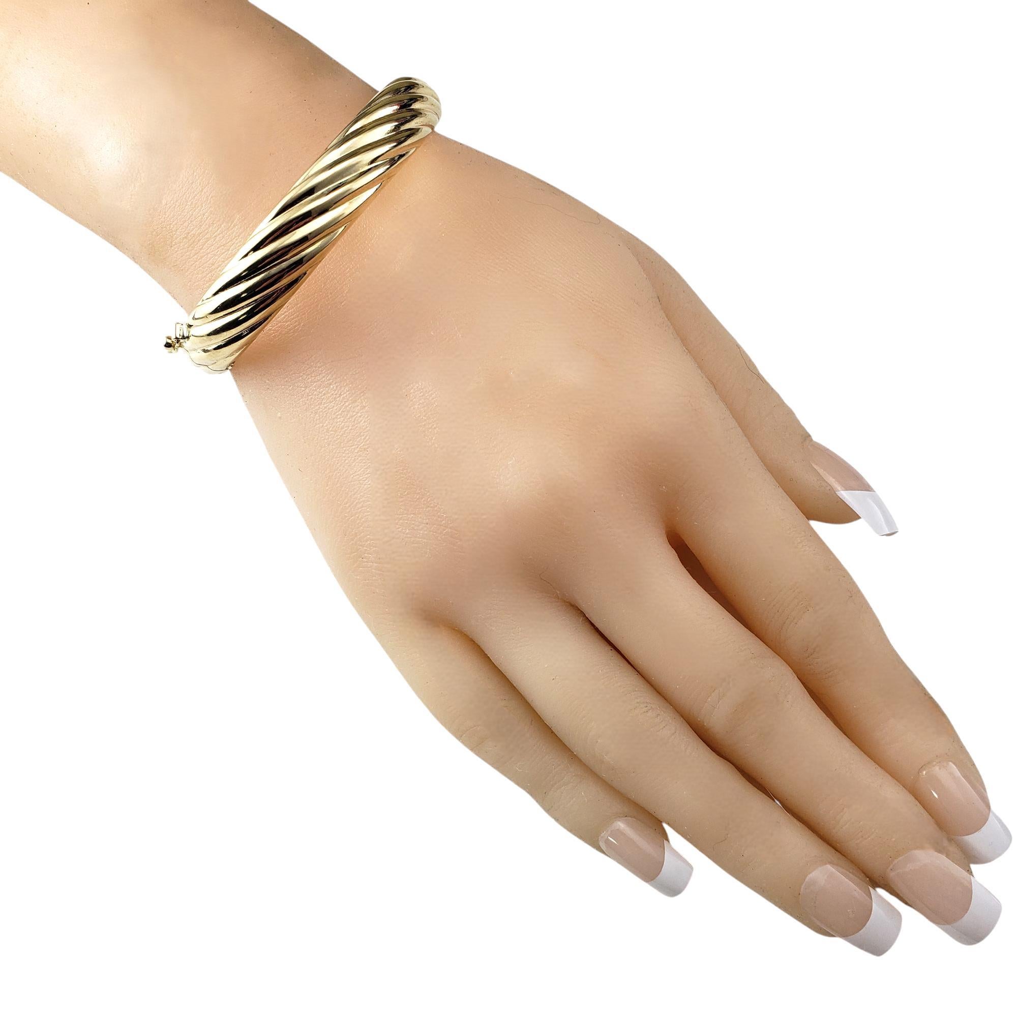 Bracelet torsadé en or jaune 14 carats #20877 en vente 1