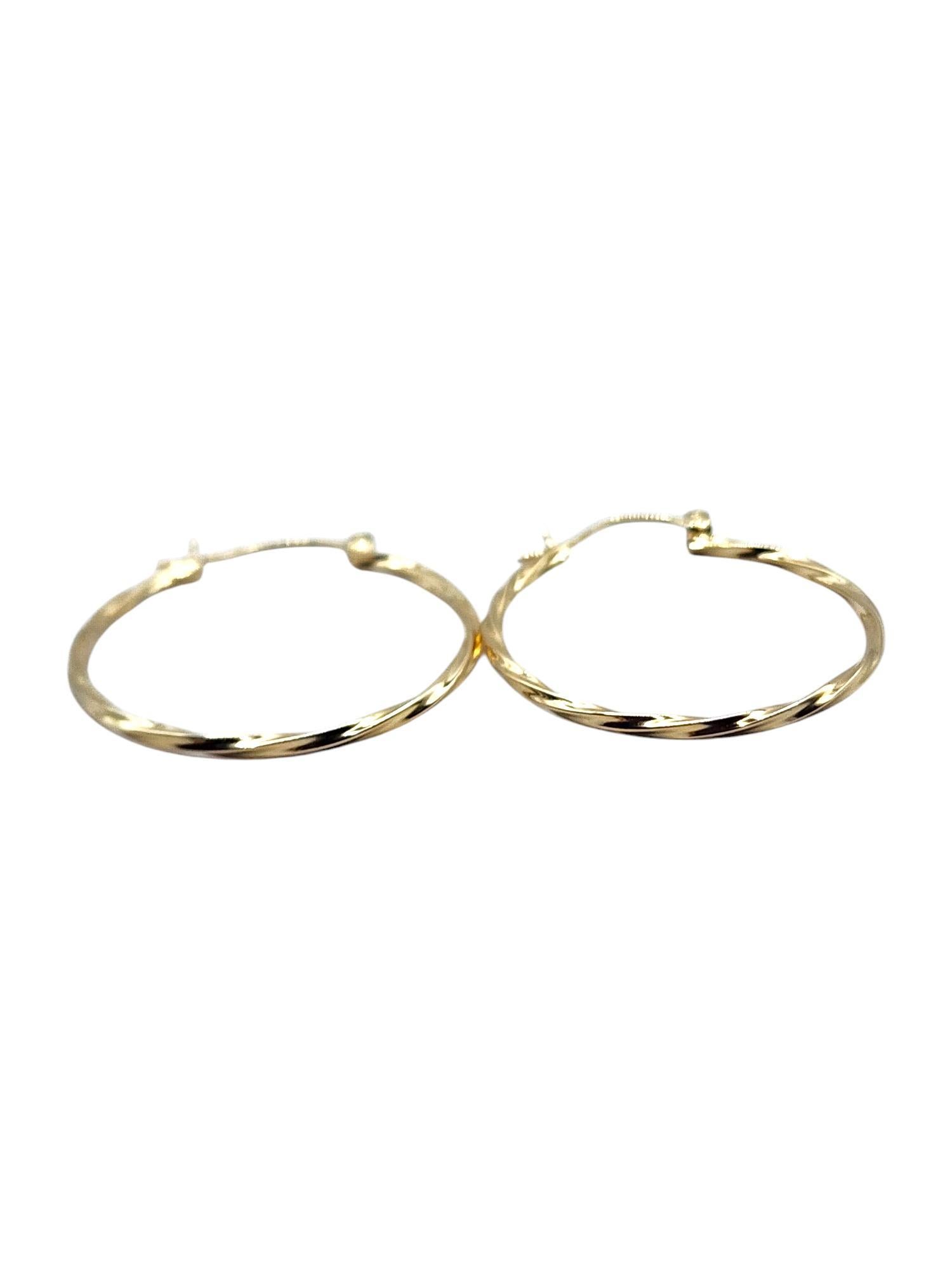 14 Karat Yellow Gold Twisted Circle Hoop Earrings #20463 In Good Condition For Sale In Washington Depot, CT