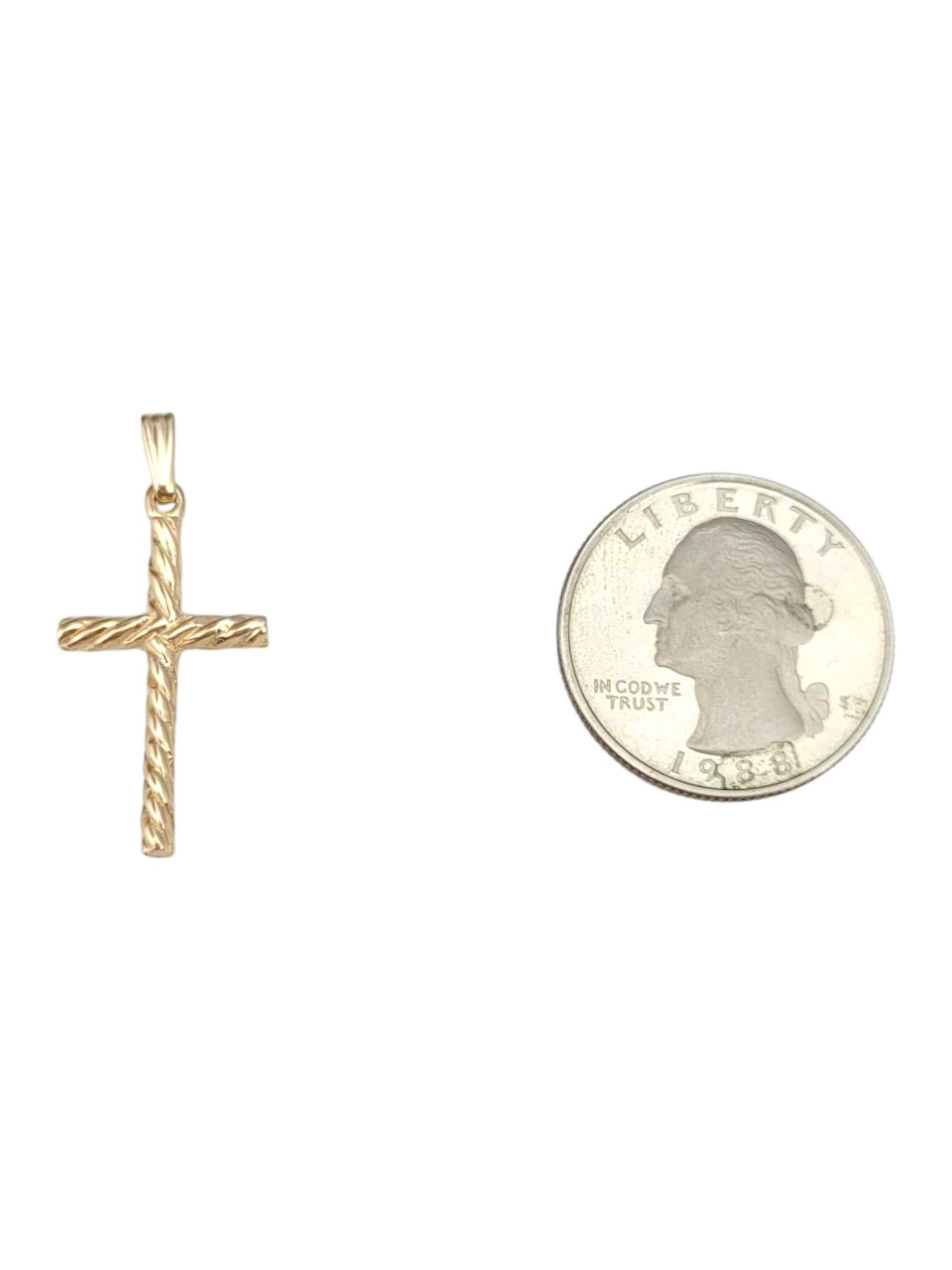 Donna 14 Karat Yellow Gold Twisted Cross Pendant #21655 in vendita