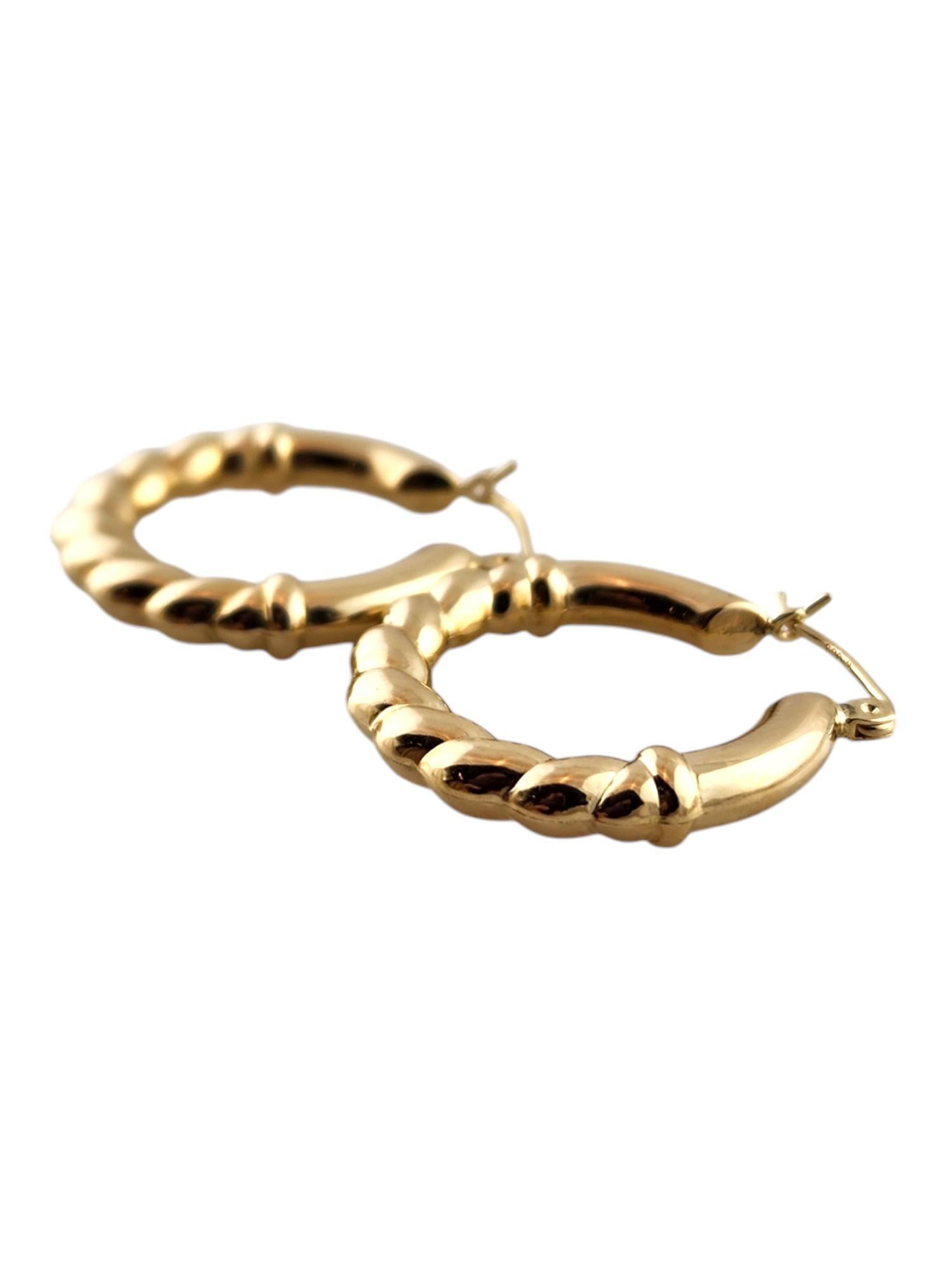 14 Karat Yellow Gold Twisted Gold Hoop Earrings #19137 In Good Condition For Sale In Washington Depot, CT