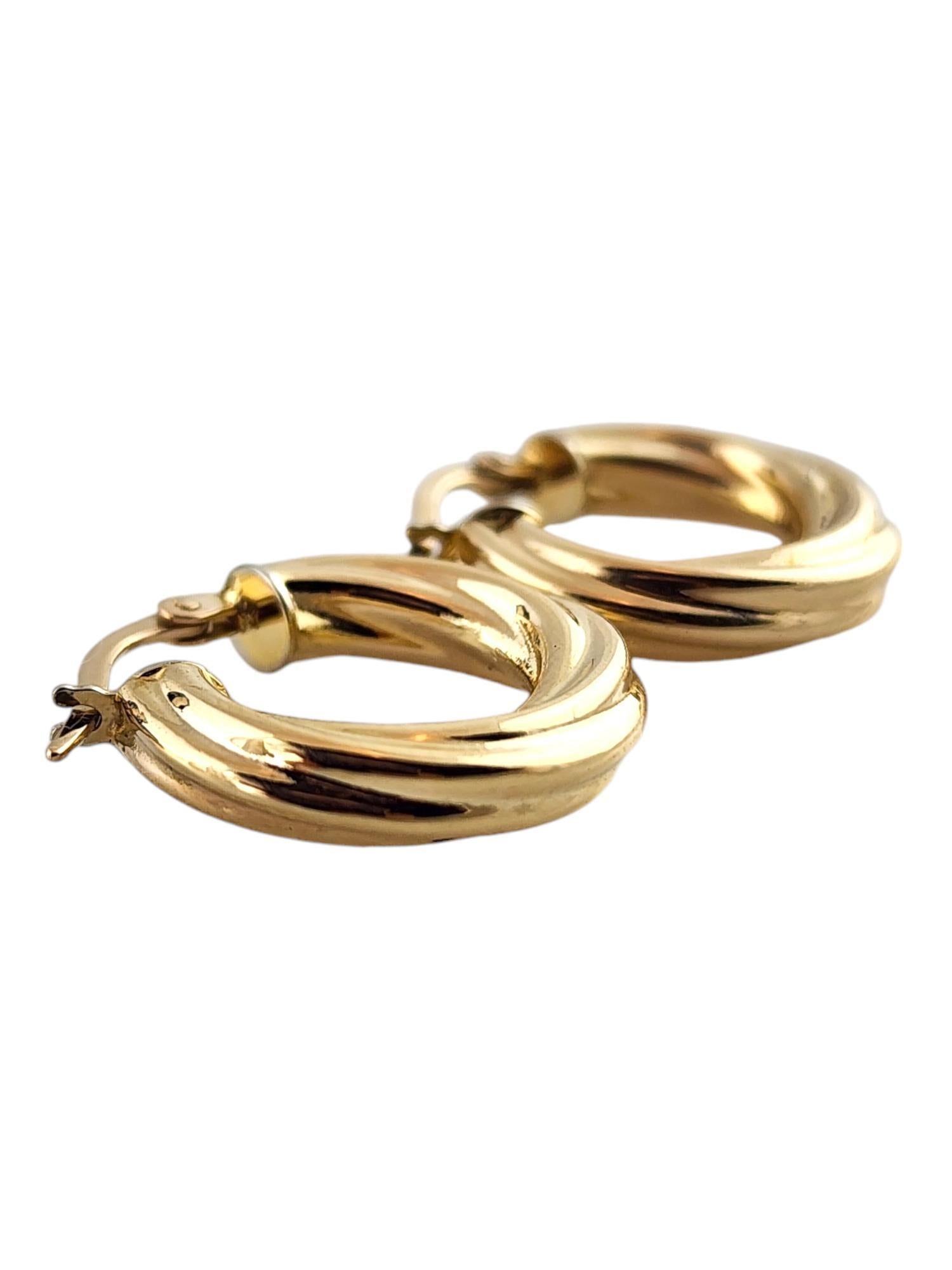 14 Karat Gelbgold gedrehte Creolen #18783 gedrehte Creolen Damen im Angebot