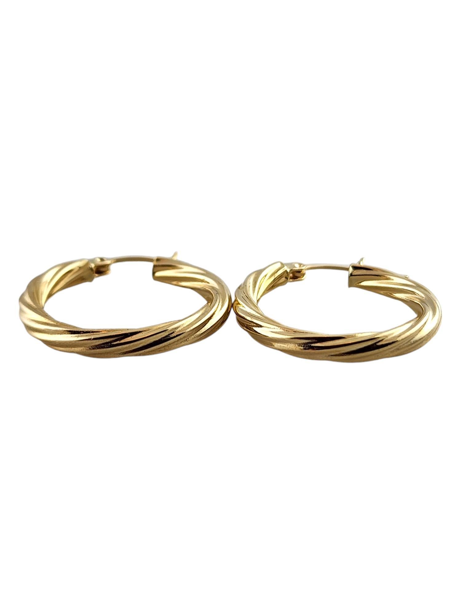 14 Karat Yellow Gold Twisted Hoop Earrings

These beautiful hop earrings were crafted from 14K yellow gold in a twisted pattern!

Diameter: 22.85mm
Width: 3.05mm

Weight: 2.36 g/ 1.52 dwt

Hallmark: 14K

Very good condition, professionally