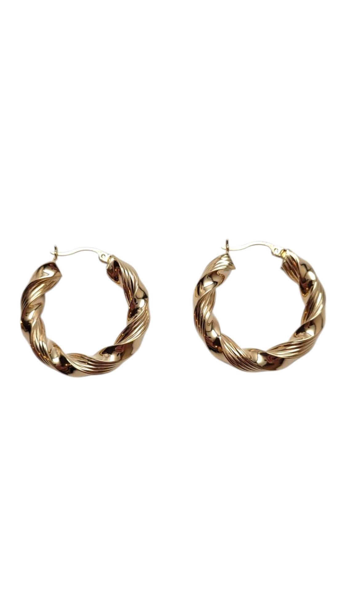14 Karat Yellow Gold Twisted Hoop Earrings

These elegant hoop earrings feature a twist design in 14 karat yellow gold.

Size: 30.7 mm X 30.7 mm X 5.8 mm

Thickness: 5.3 mm

Weight: 4.9 g / 3.1 dwt.

Hallmark: 14k

Very good condition,