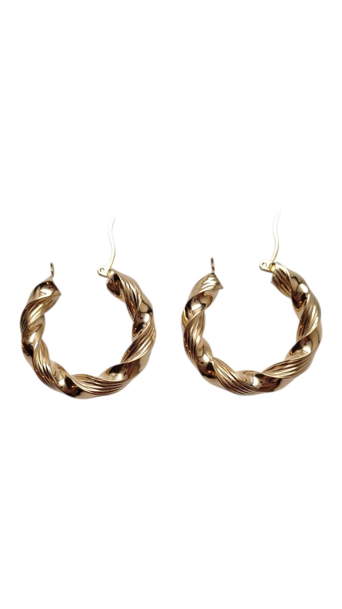 14 Karat Yellow Gold Twisted Hoop Earrings #21934 In condizioni buone in vendita a Washington Depot, CT