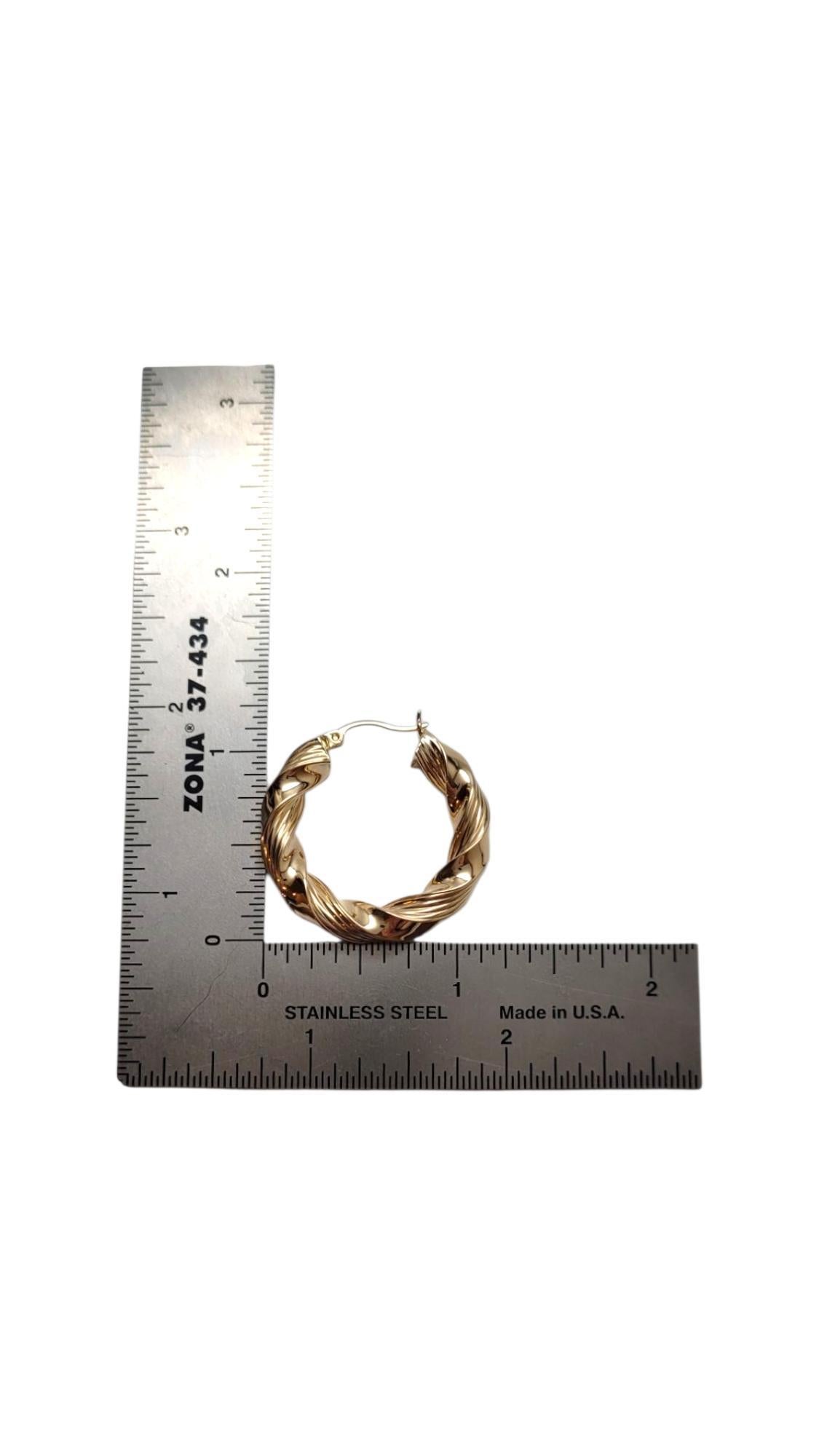 14 Karat Yellow Gold Twisted Hoop Earrings #21934 in vendita 1