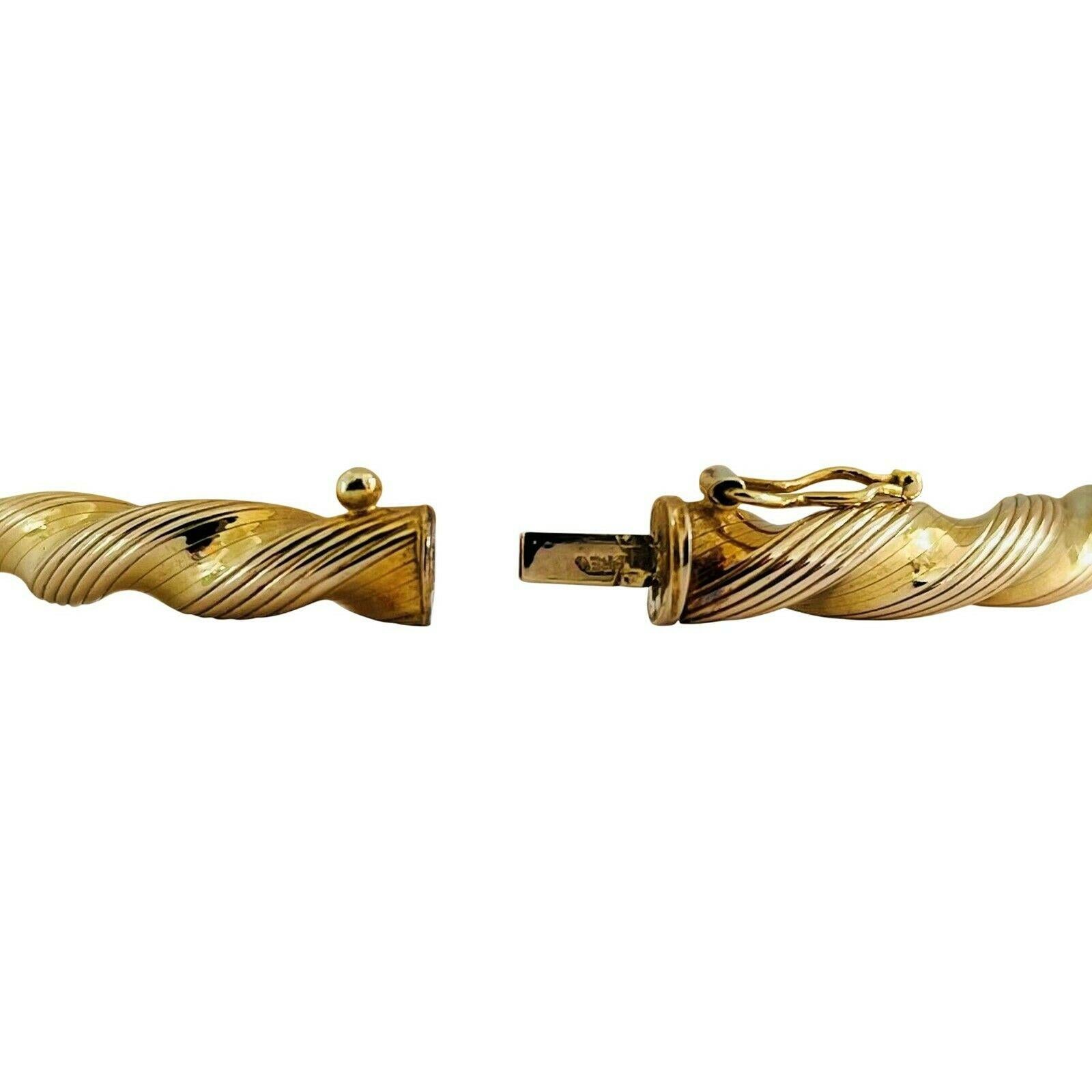 Women's or Men's 14 Karat Yellow Gold UnoAErre Ribbed Twisted Bangle Bracelet, Italy