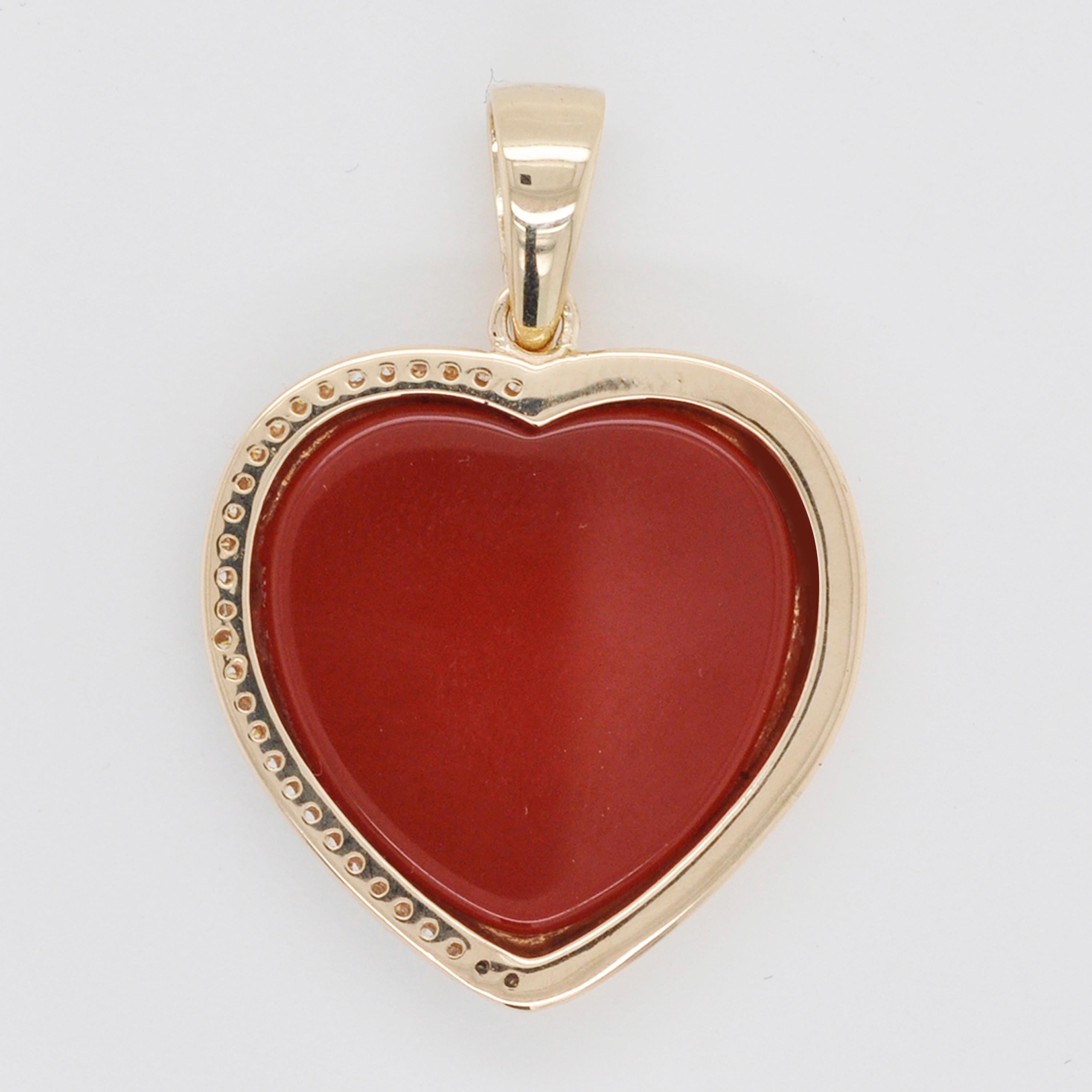 Heart Cut 14 Karat Yellow Gold Valentine Couple Agate Cameo Carving Diamond Pendant For Sale