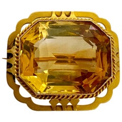 14 Karat Yellow Gold Victorian Brooch, Set with One Citrien Quartz 32.00 Carat