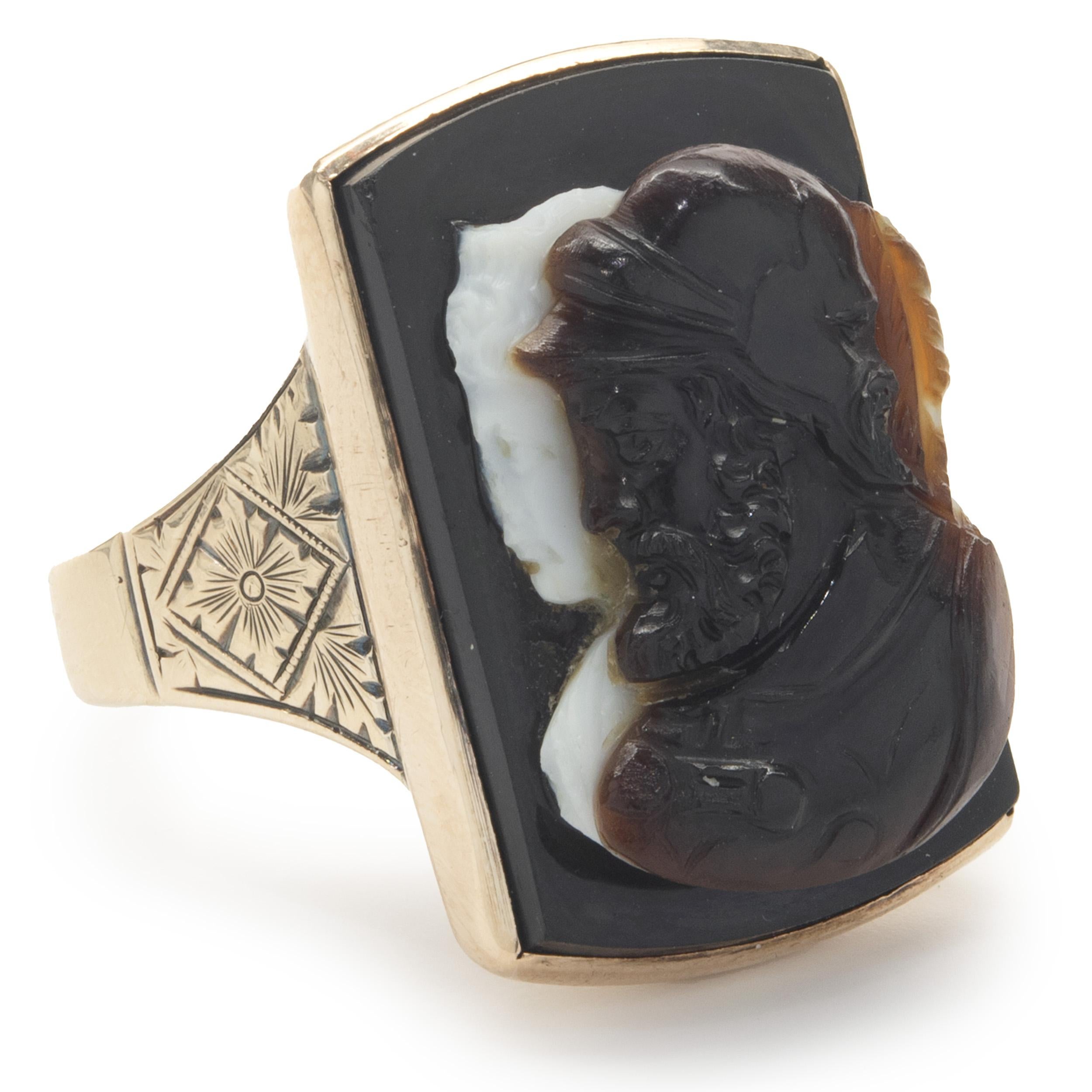 Designer: kundenspezifisch
MATERIAL: 14K Gelbgold
Ringgröße: 9 (bitte erlauben Sie bis zu 2 zusätzliche Arbeitstage für Größenanfragen)
Abmessungen: Ringspitze 25.75 mm 
Gewicht:  14,29 Gramm	
