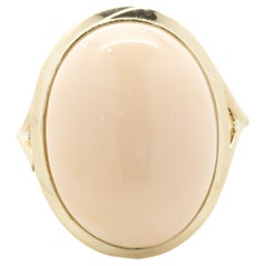 Bague vintage en or jaune 14 carats et corail peau d'angle