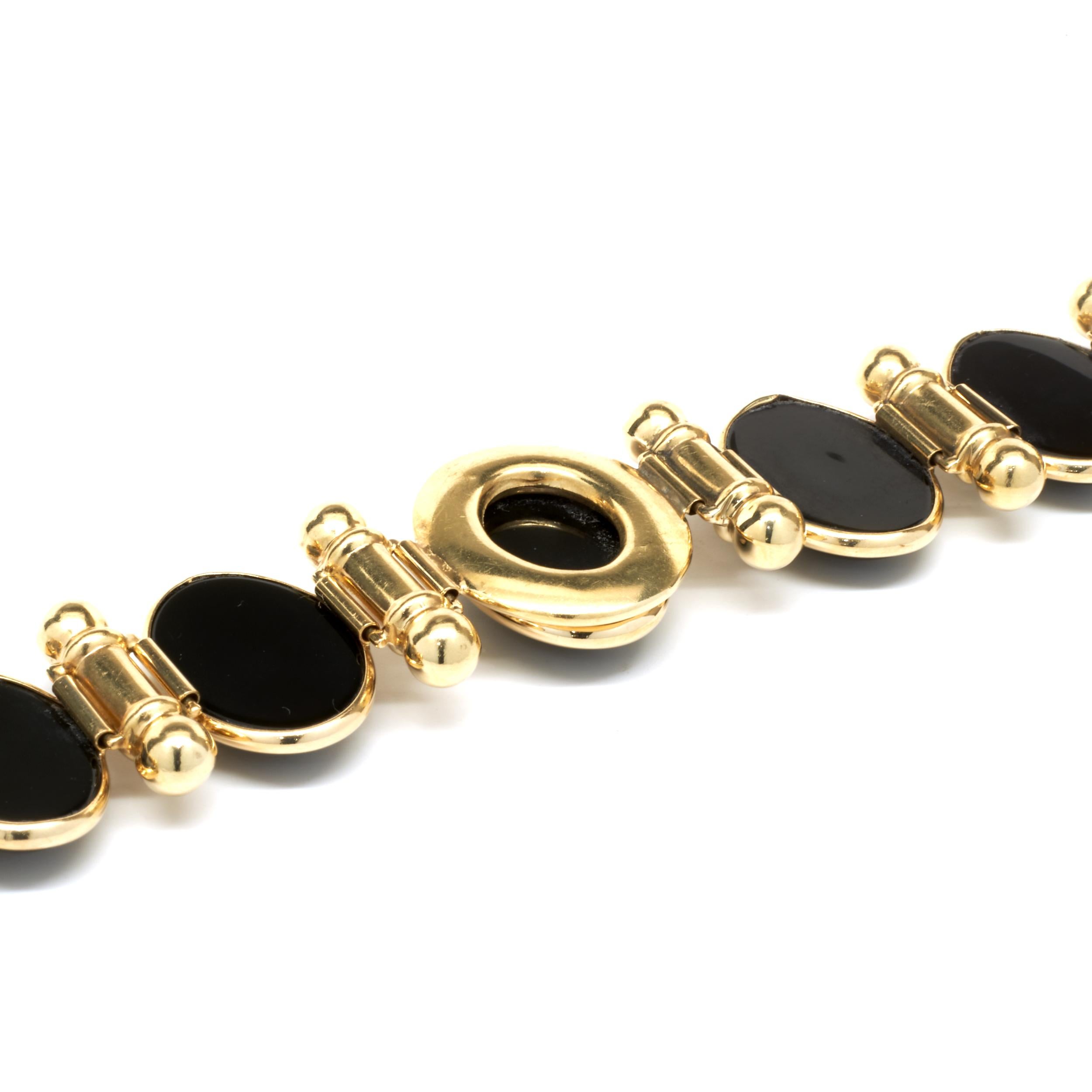 14 Karat Yellow Gold Vintage Black Onyx Cabochon Cut Bracelet In Excellent Condition In Scottsdale, AZ