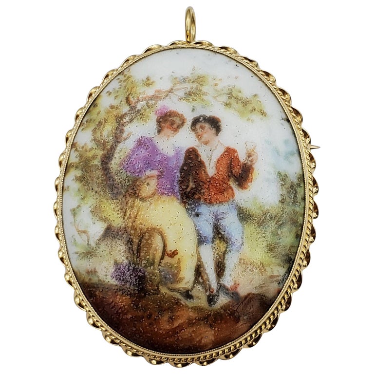 14 Karat Yellow Gold Vintage Brooch / Pendant, Courting Couple, Victorian, 1900s For Sale