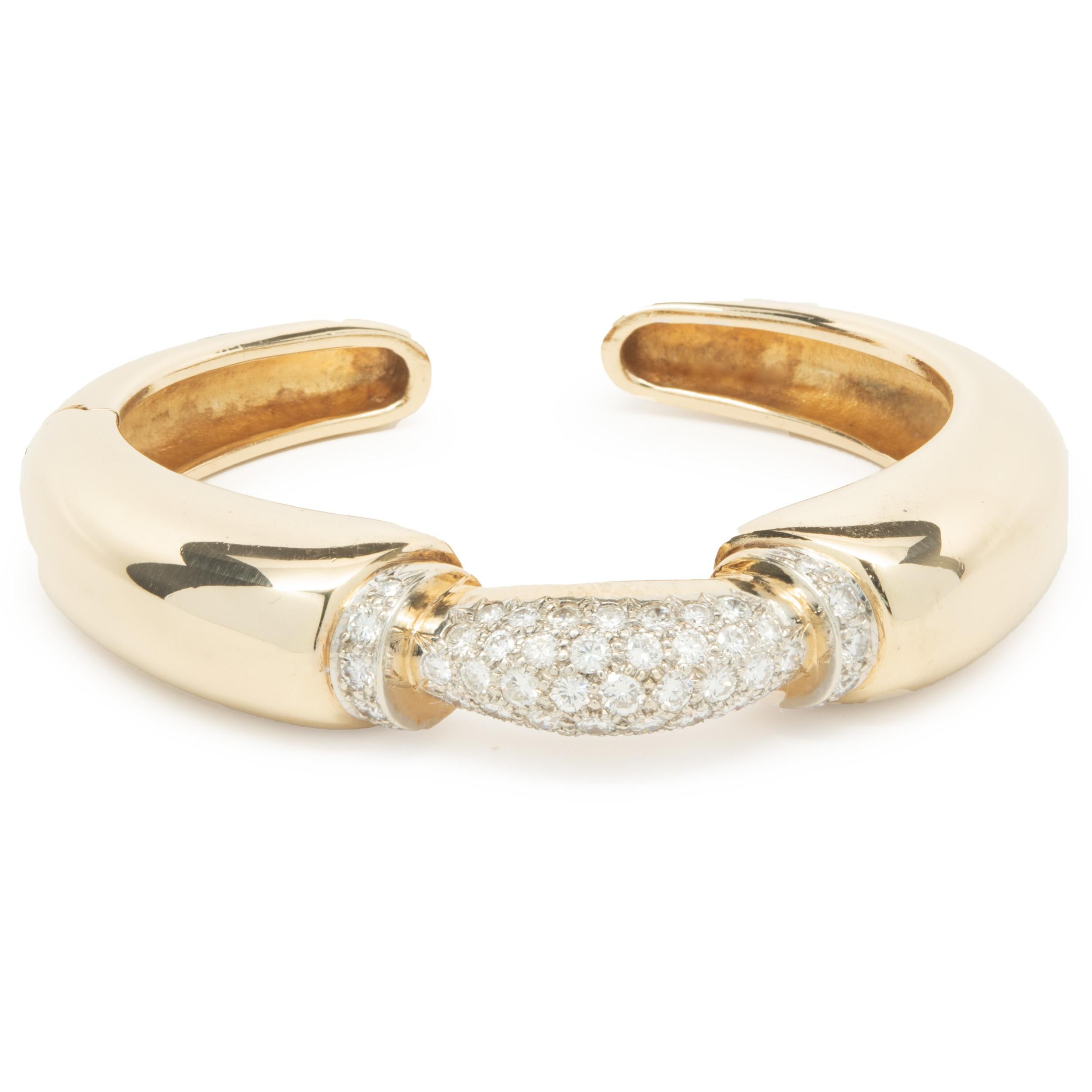 Bracelet jonc à charnière vintage en or jaune 14 carats avec centre en diamants pavés