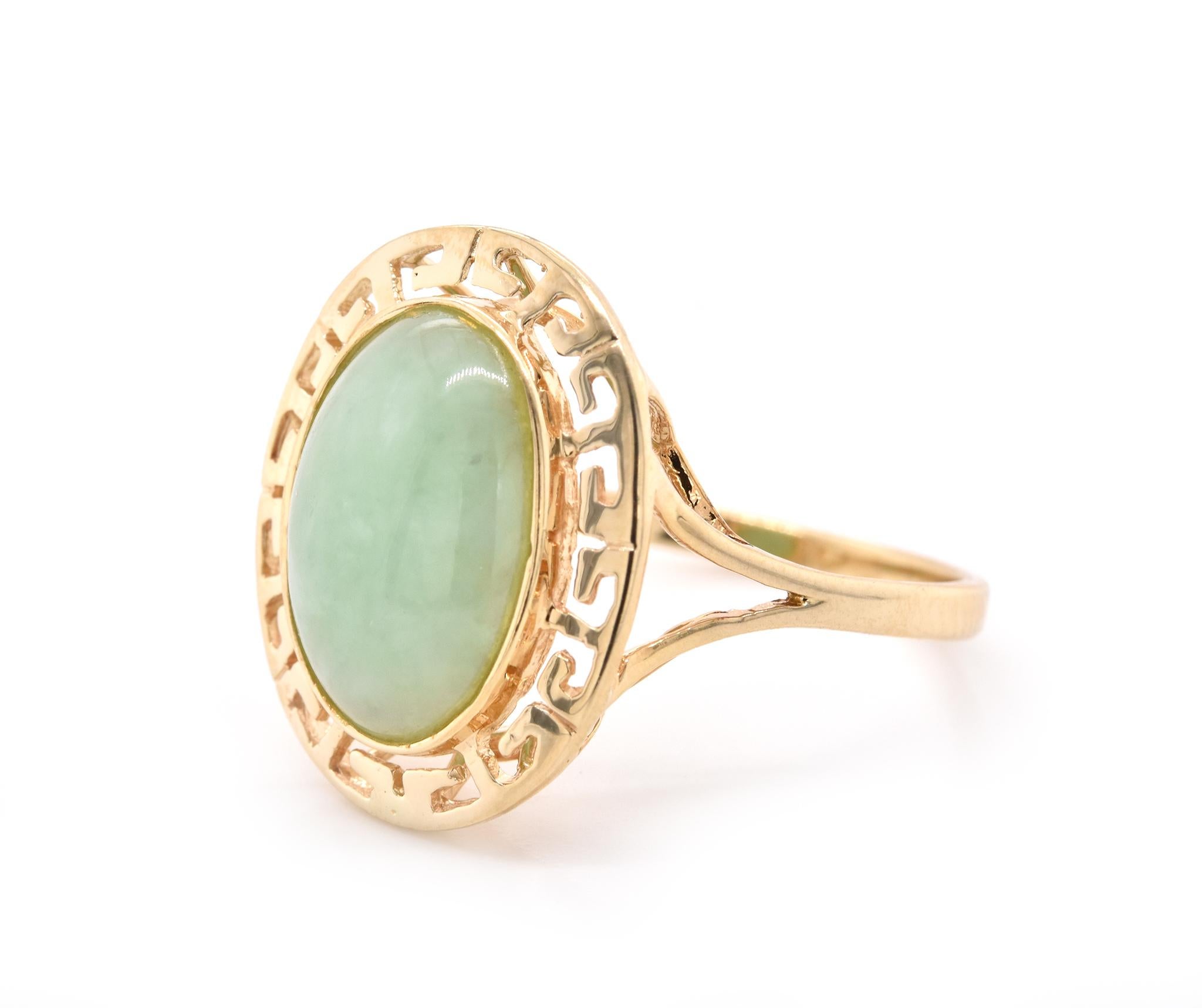 14 Karat Yellow Gold Vintage Jade Ring In Excellent Condition In Scottsdale, AZ
