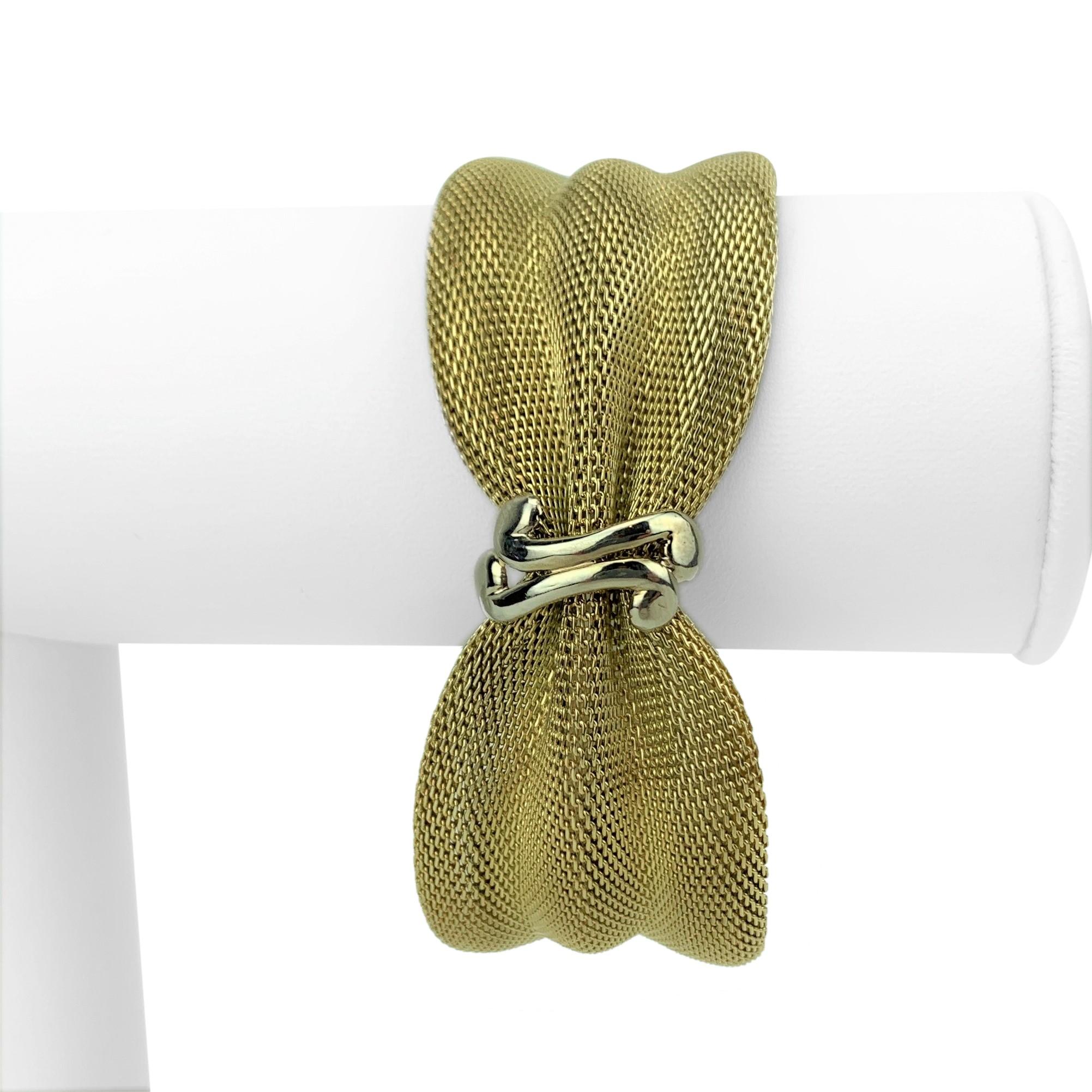 14 Karat Yellow Gold Vintage Mesh Design with Knot Bracelet In Good Condition In Guilford, CT