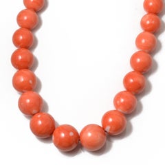 14 Karat Yellow Gold Vintage Momoiro Sango Coral Graduated Beads Necklace
