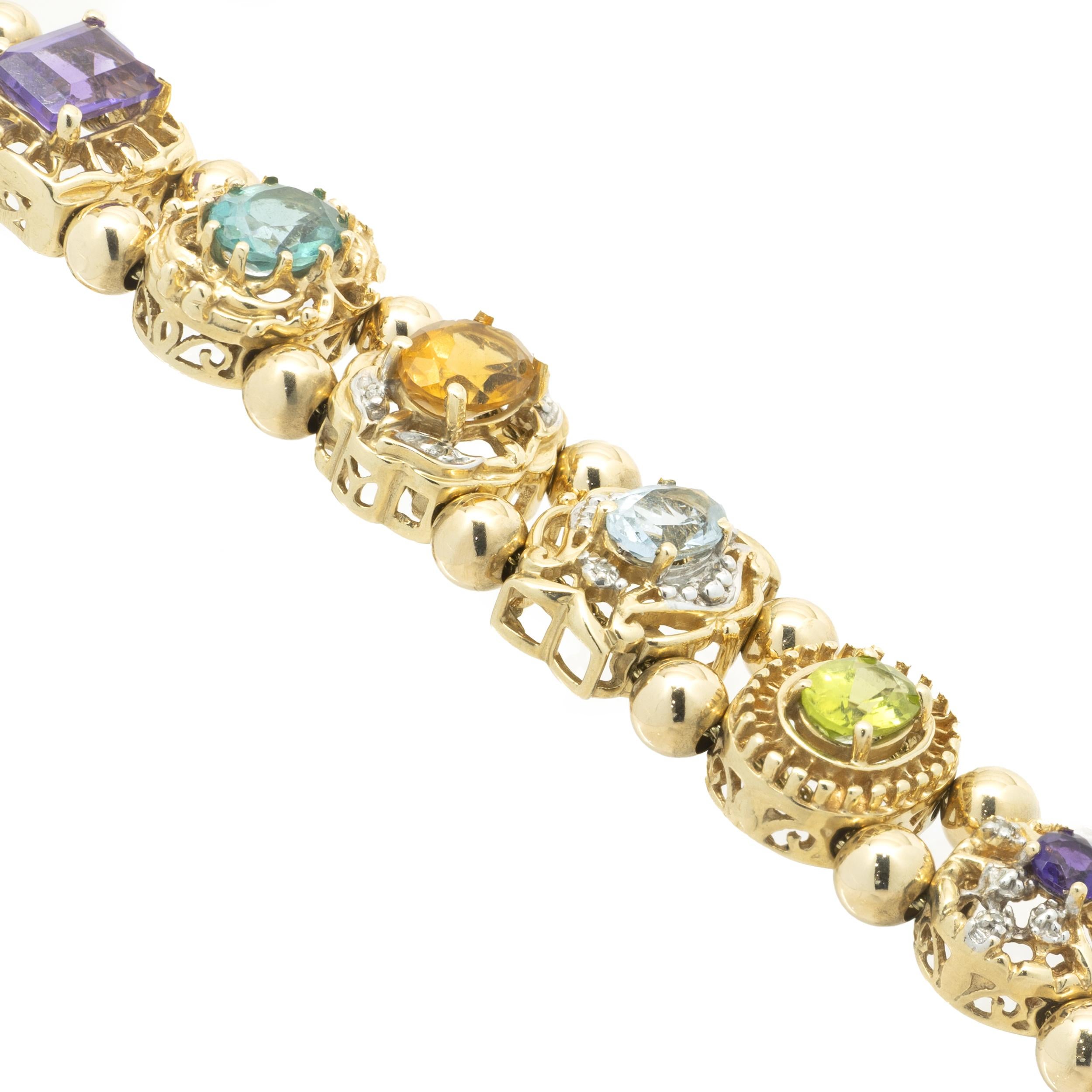 Designer: individuell
Material: 14K Gelbgold
Diamant: 6 Rundschliff = 0,03cttw
Farbe: H
Klarheit: SI
Abmessungen: Das Armband passt an ein Handgelenk von bis zu 7 Zoll
Gewicht: 28,37 Gramm
