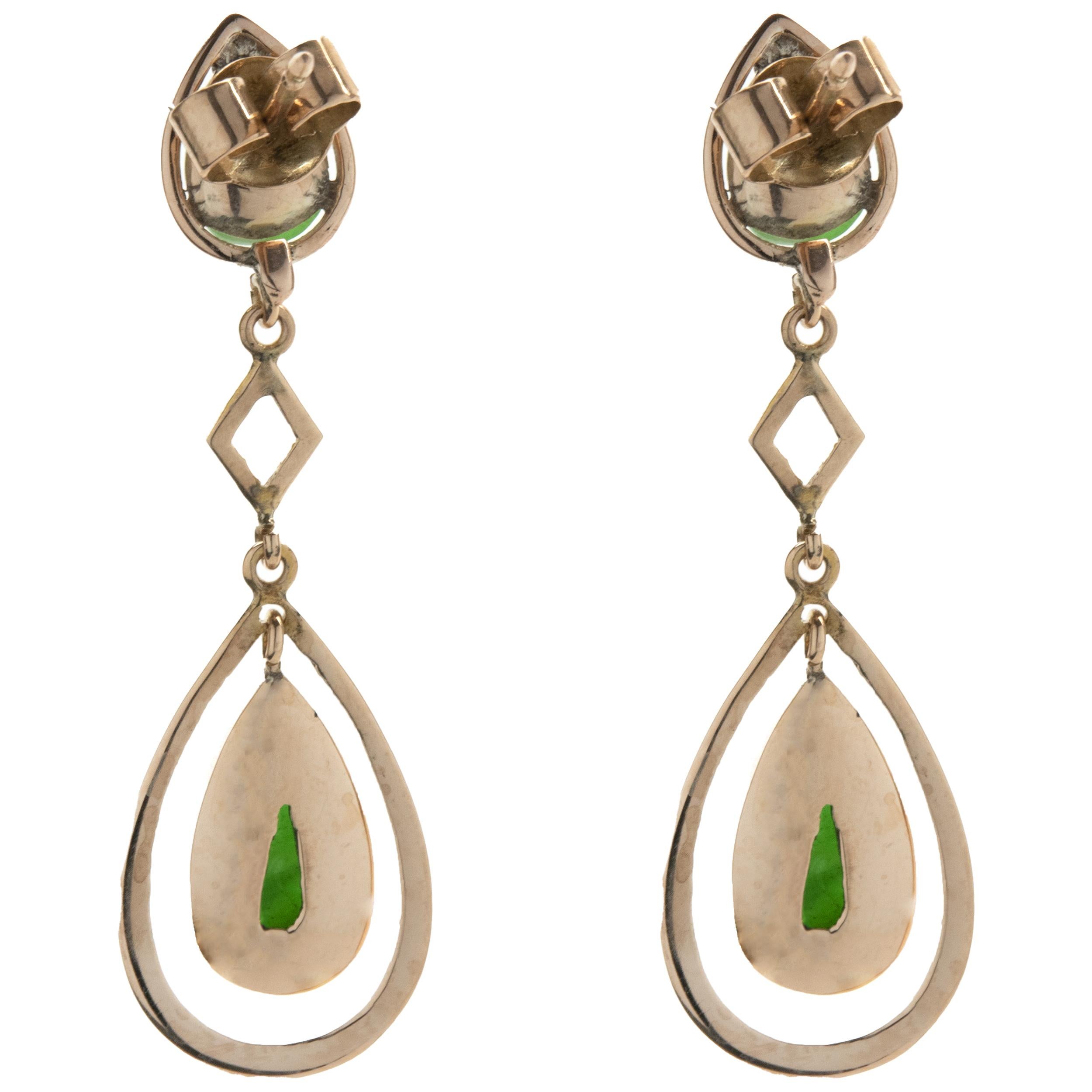 Designer: individuell
Material: 14 Karat Gelbgold
Abmessungen: Ohrringe messen 40 mm Länge
Verzierungen: Stift mit Reibungsrückseite
Gewicht: 3,77 Gramm

