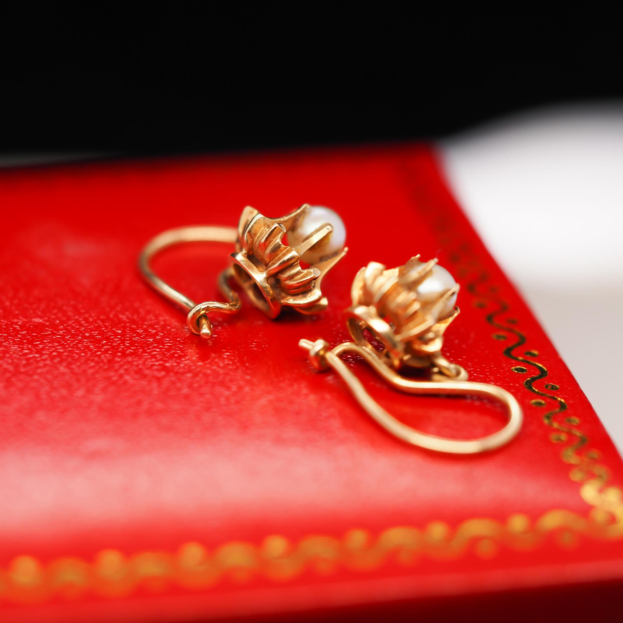 14 Karat Yellow Gold Vintage Pearl Dangling Earrings VHK#555 In Good Condition For Sale In Atlanta, GA