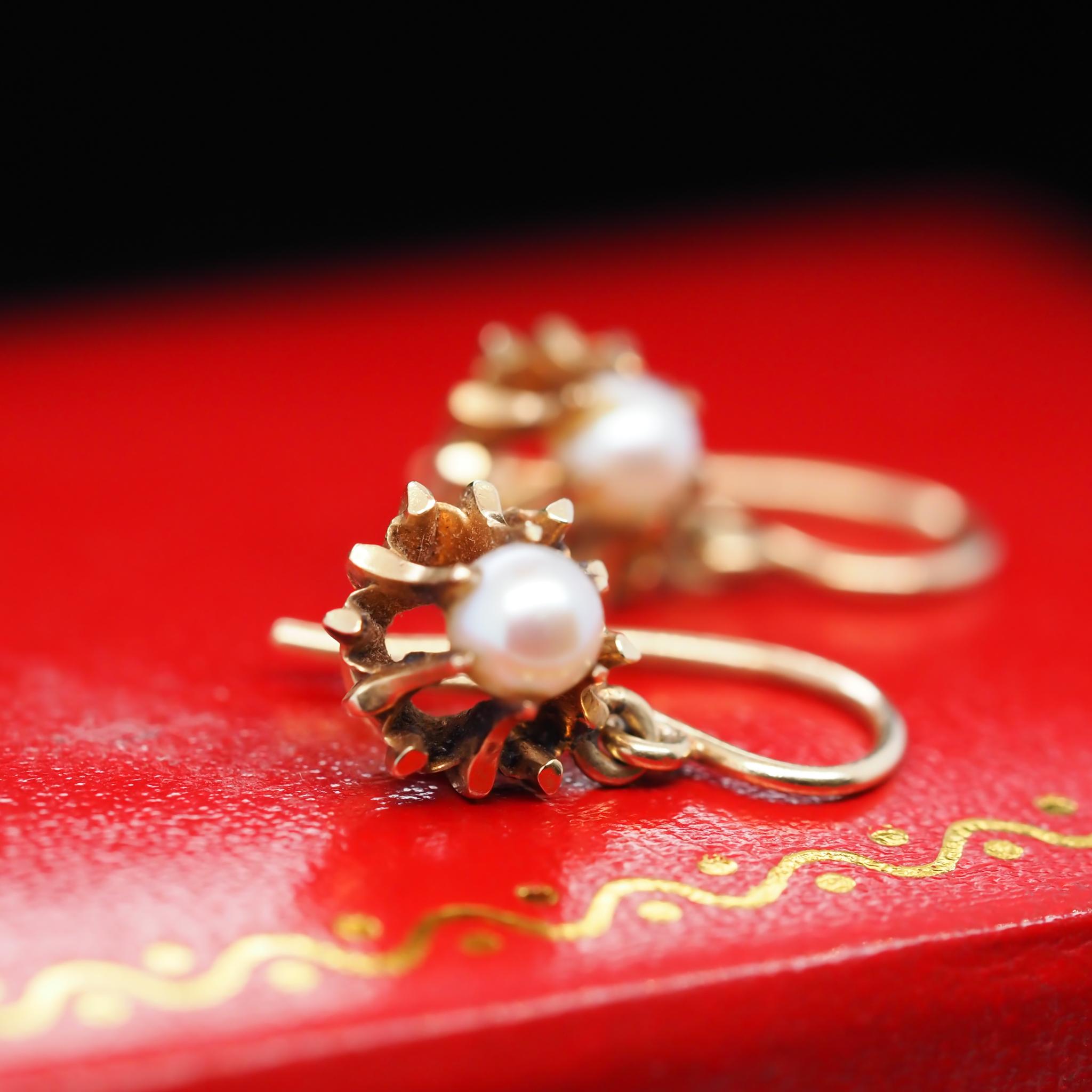 14 Karat Yellow Gold Vintage Pearl Dangling Earrings VHK#555 For Sale 1