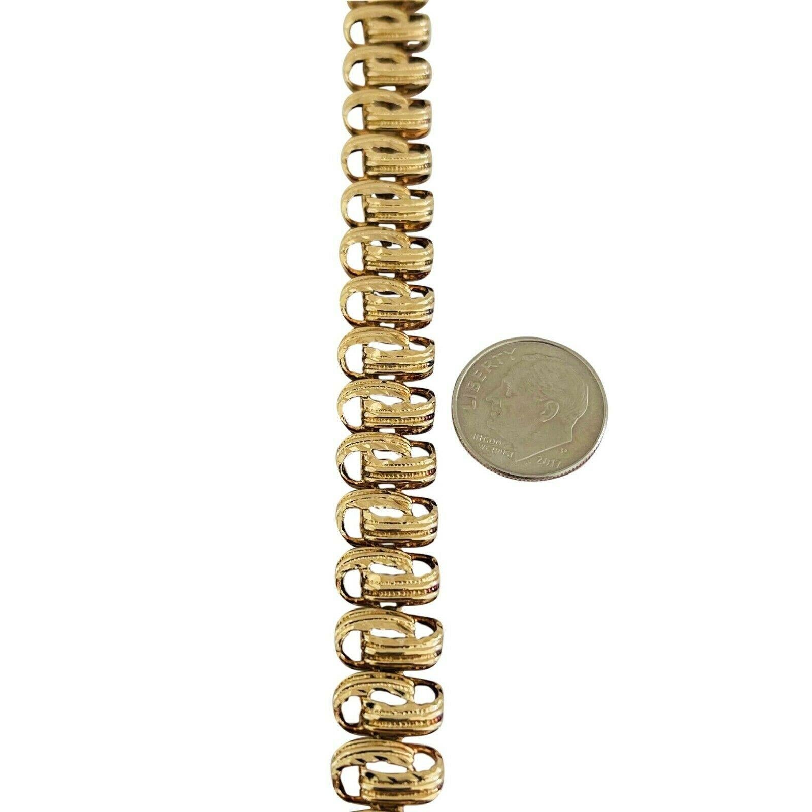 14 Karat Yellow Gold Vintage Ribbed Spiral Link Bracelet In Good Condition In Guilford, CT