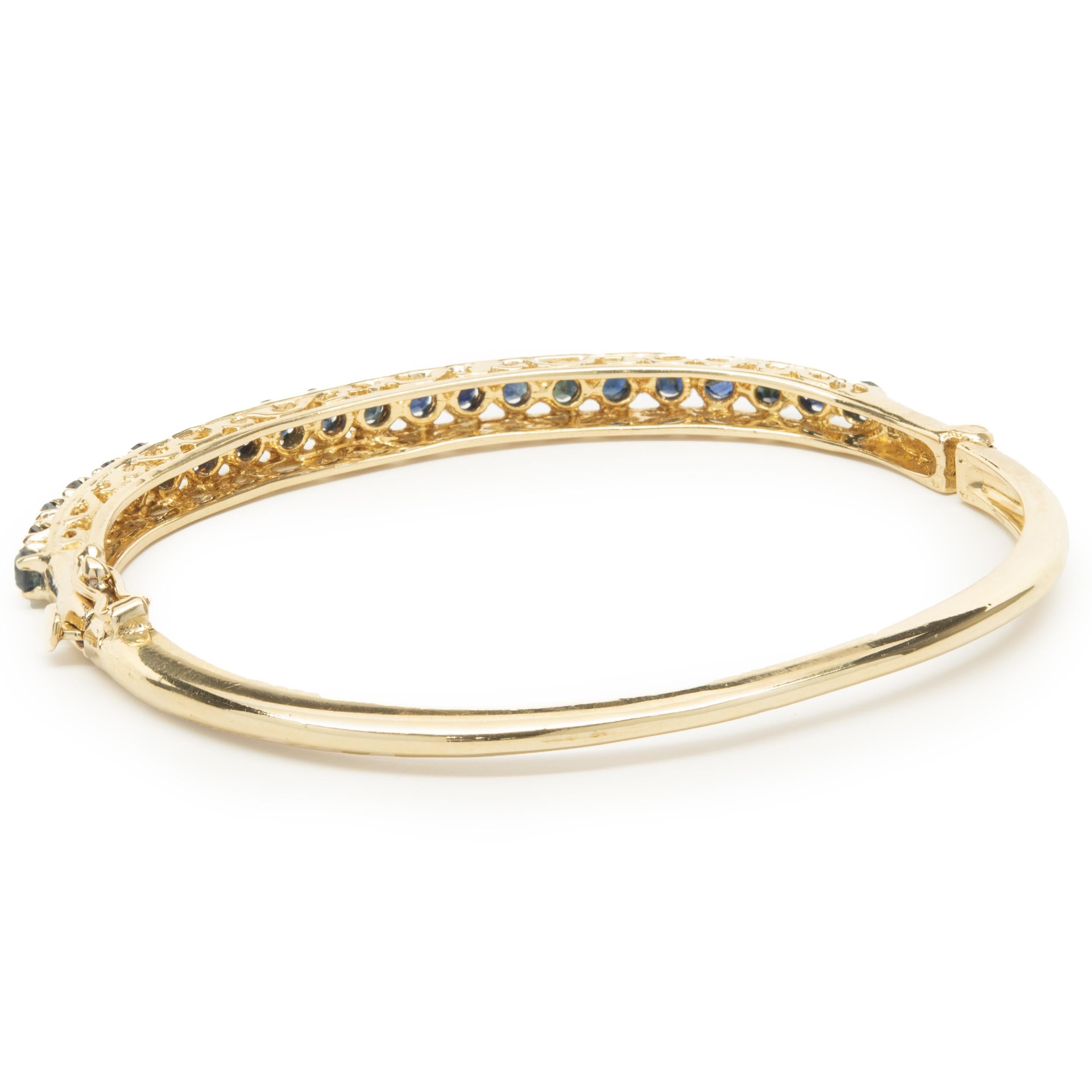 Taille ronde Bracelet jonc vintage en or jaune 14 carats avec saphirs en vente