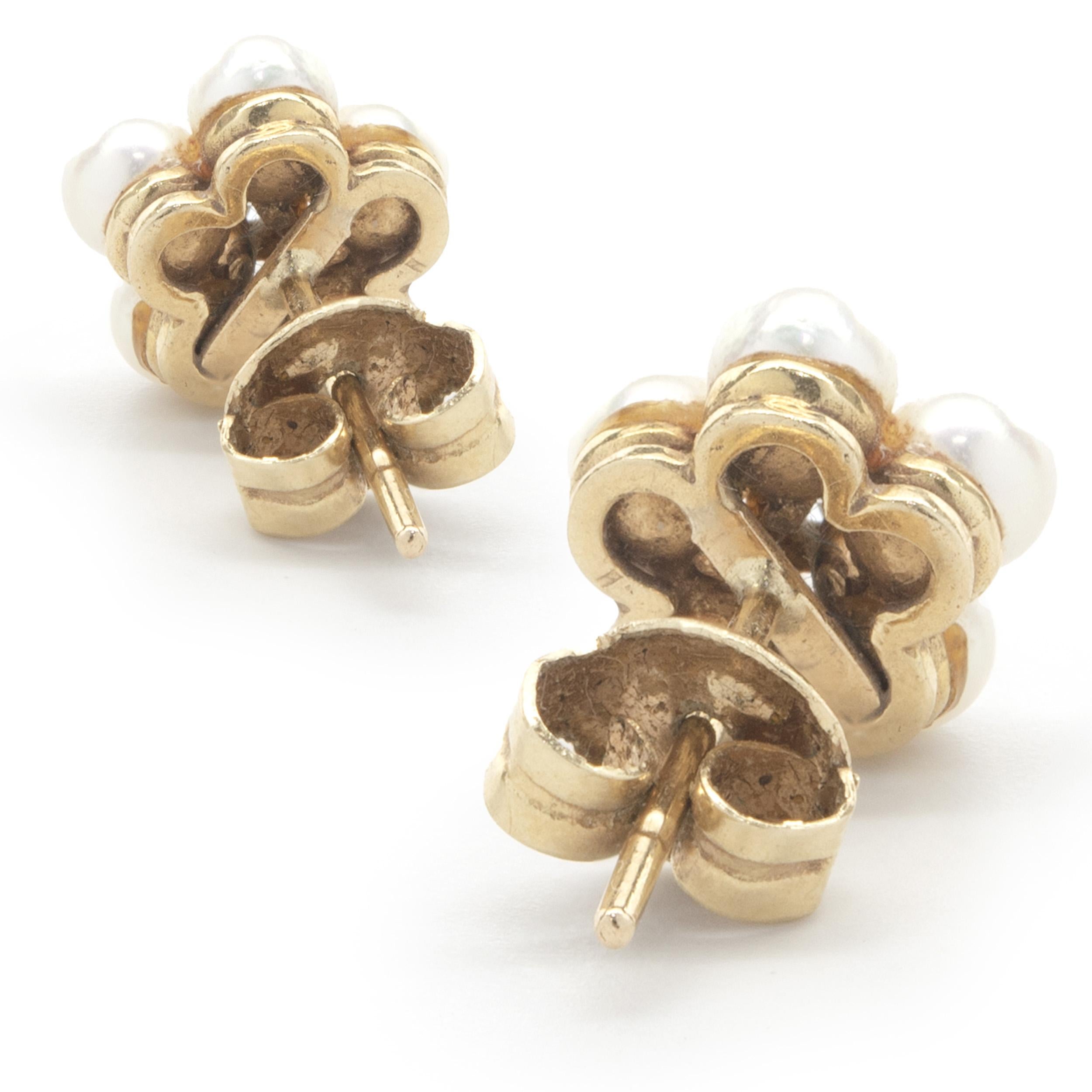 14 Karat Gelbgold Vintage Perlen- und Diamant-Blumen-Ohrstecker (Rundschliff)