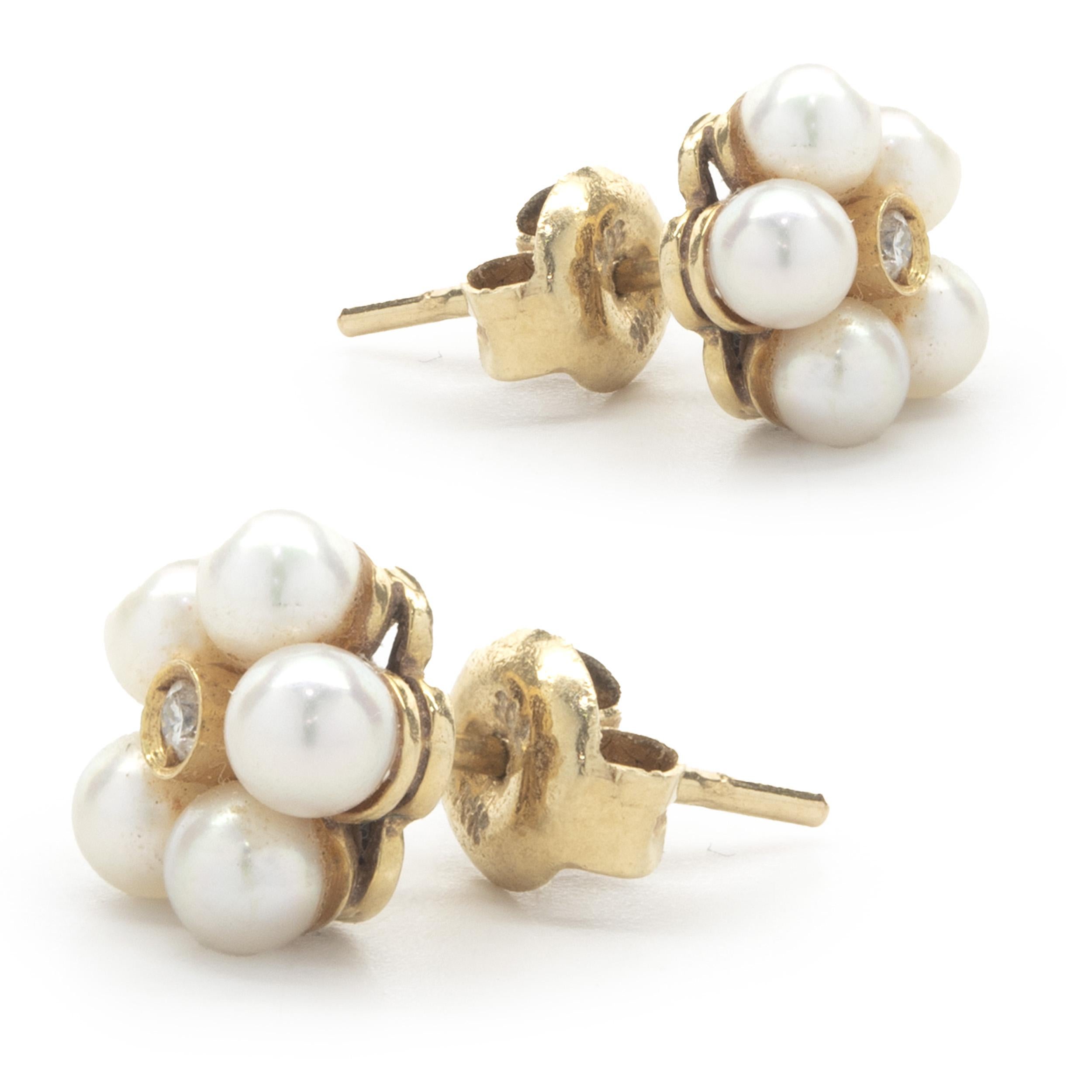14 Karat Gelbgold Vintage Perlen- und Diamant-Blumen-Ohrstecker im Zustand „Gut“ in Scottsdale, AZ
