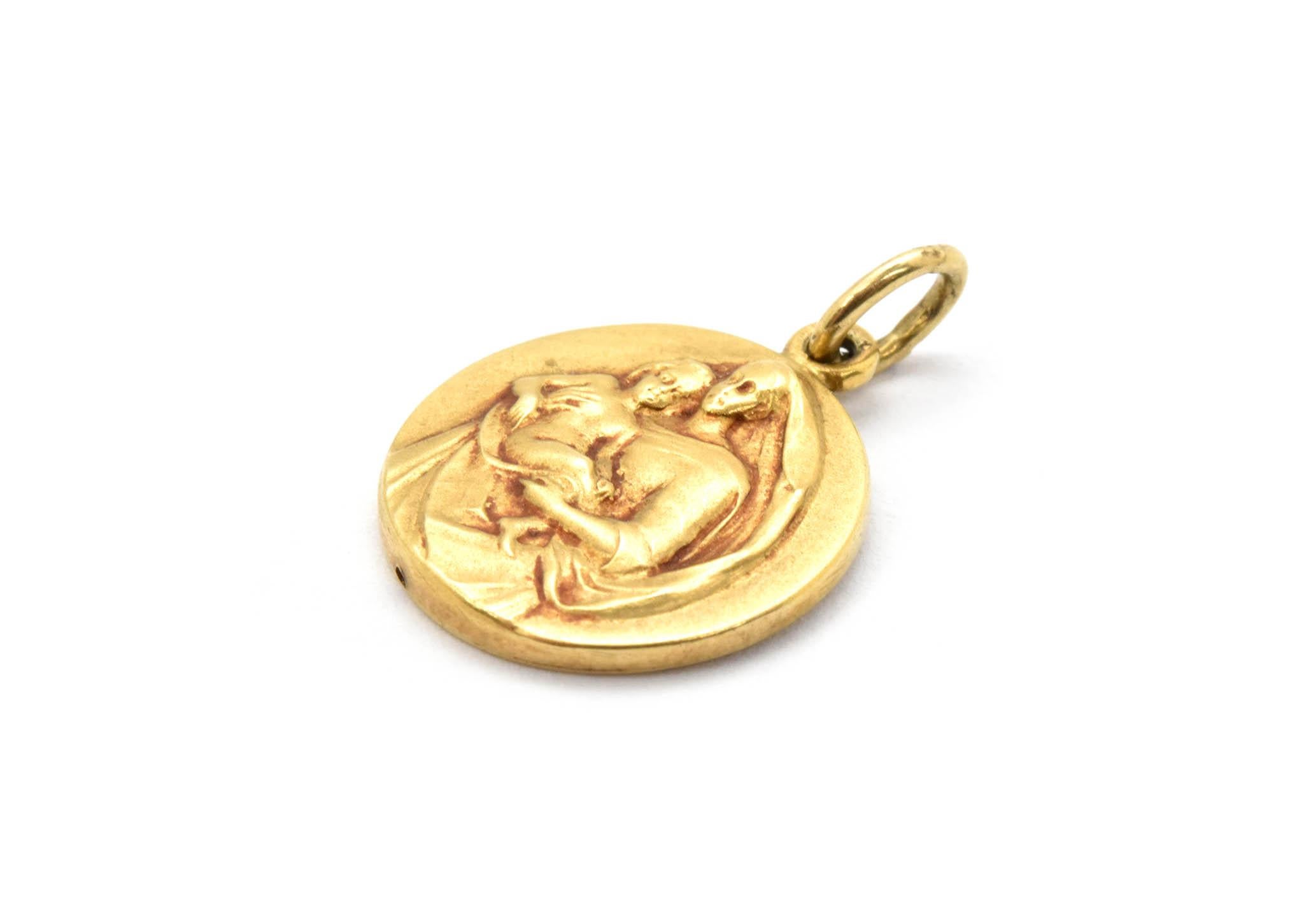 14 Karat Yellow Gold Virgin Mary Medal Charm 1.1 Grams In Excellent Condition In Scottsdale, AZ