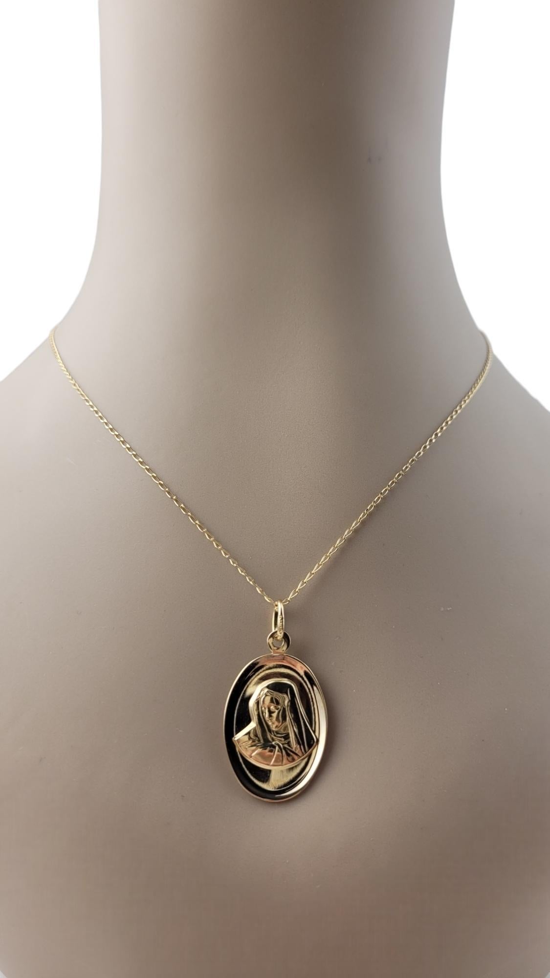Colgante de oro amarillo de 14 quilates Virgen María #20857 en venta 6
