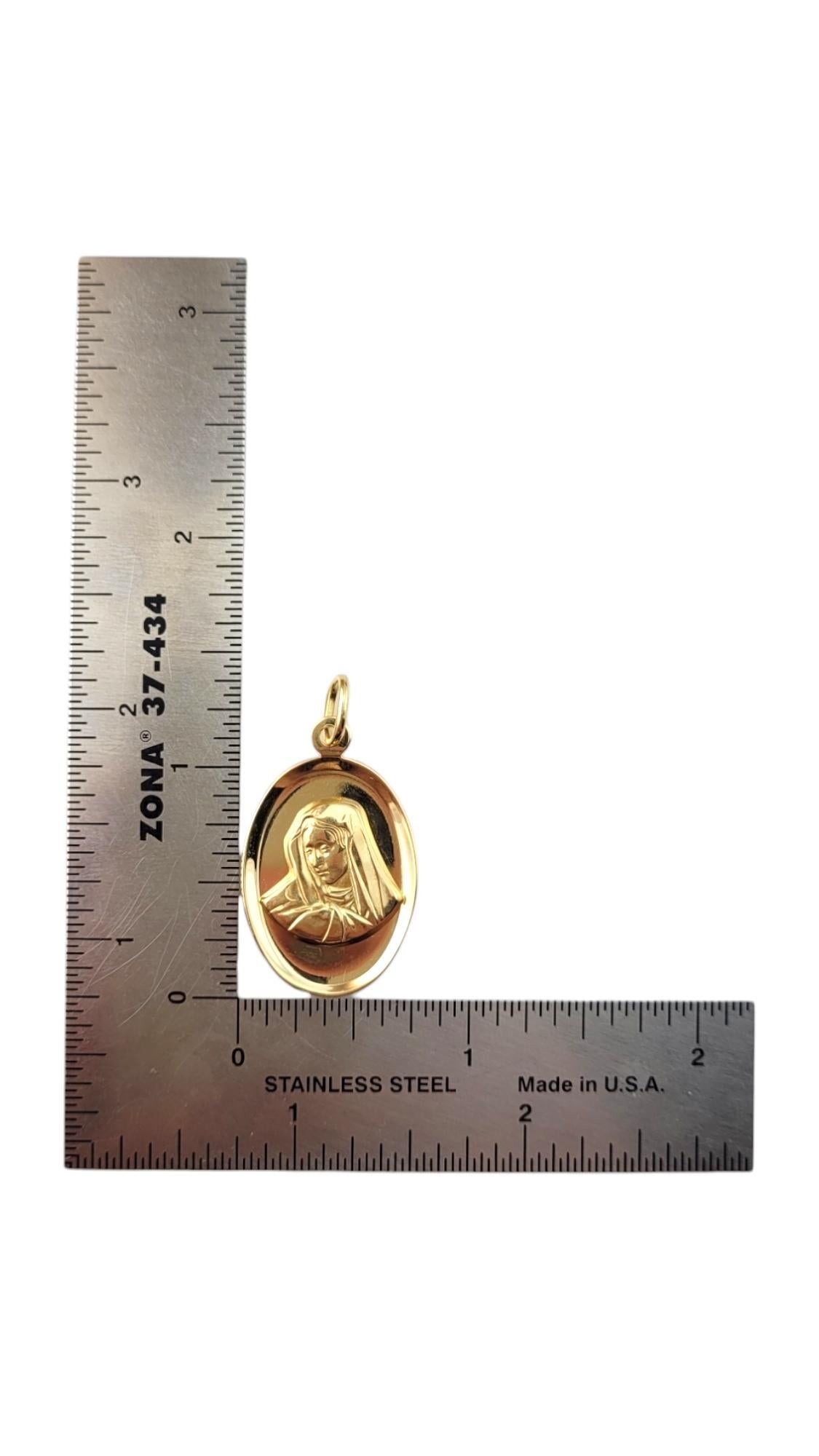Colgante de oro amarillo de 14 quilates Virgen María #20857 en venta 4
