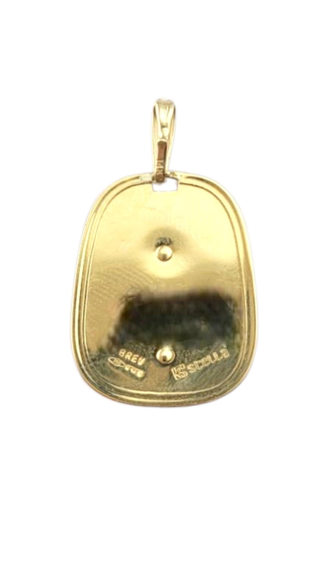 Pendentif Vierge Marie en or jaune 14k

Ce pendentif Vierge Marie en or jaune 14 carats est un magnifique symbole de foi et de dévotion, parfait pour ceux qui recherchent un lien spirituel à travers leurs bijoux. Grâce à son exécution détaillée et à