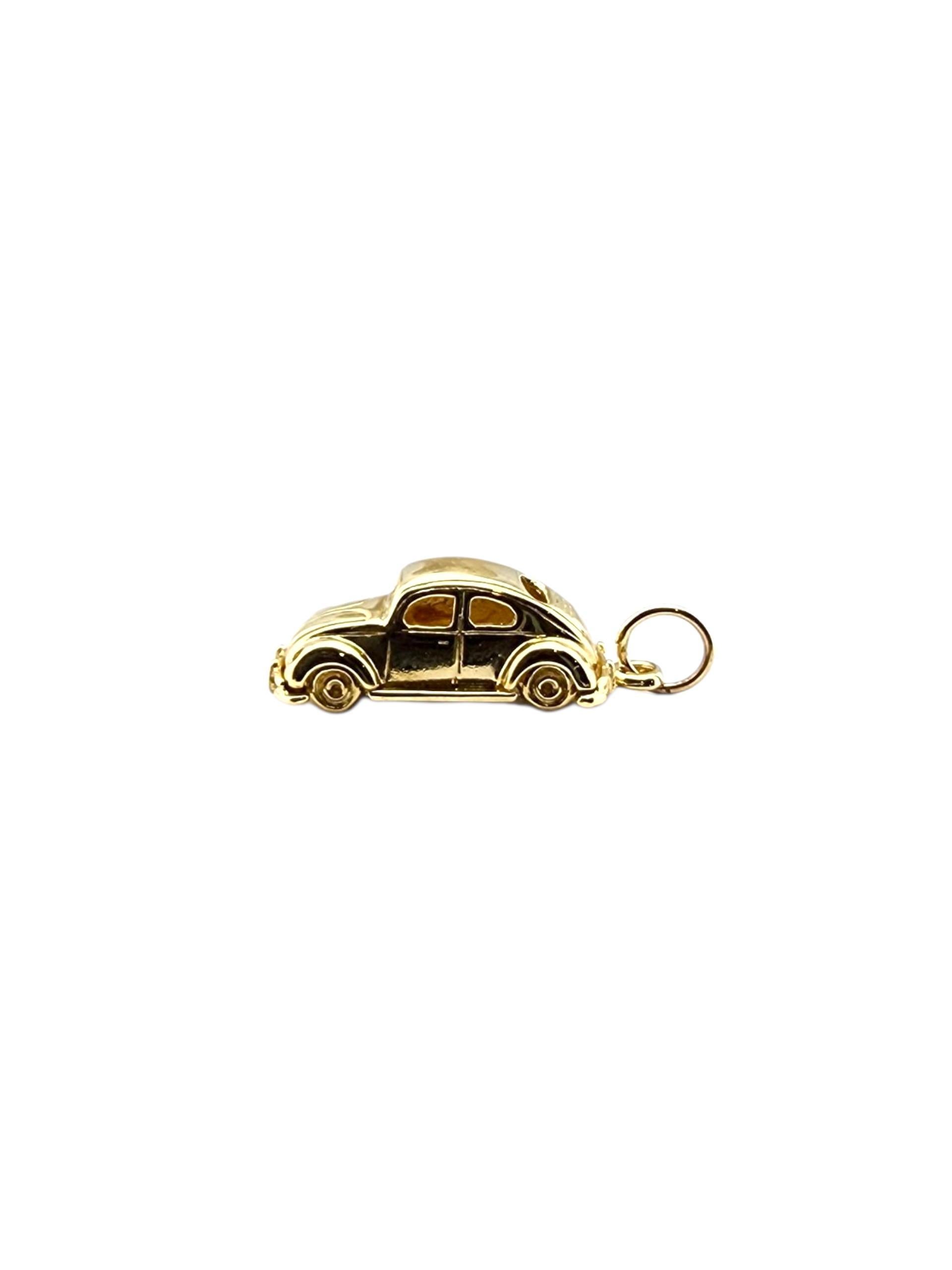 Charm per auto Volkswagen Beetle in oro giallo 14 carati.

Charm unico e dettagliato in oro giallo 14K a forma di classico Maggiolino Volkswagen. Perfetto per i collezionisti, gli appassionati di auto e tutti coloro che apprezzano i gioielli d'oro