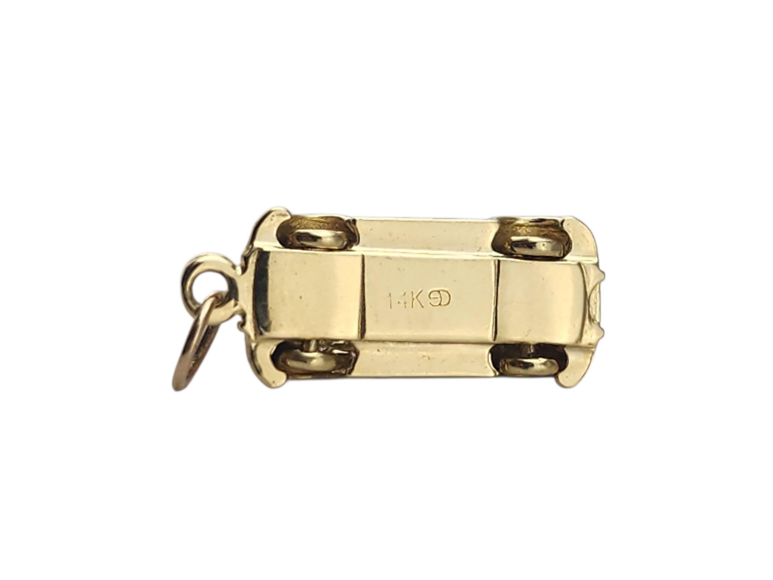 Donna Charm per auto Volkswagen Beetle in oro giallo 14 carati in vendita