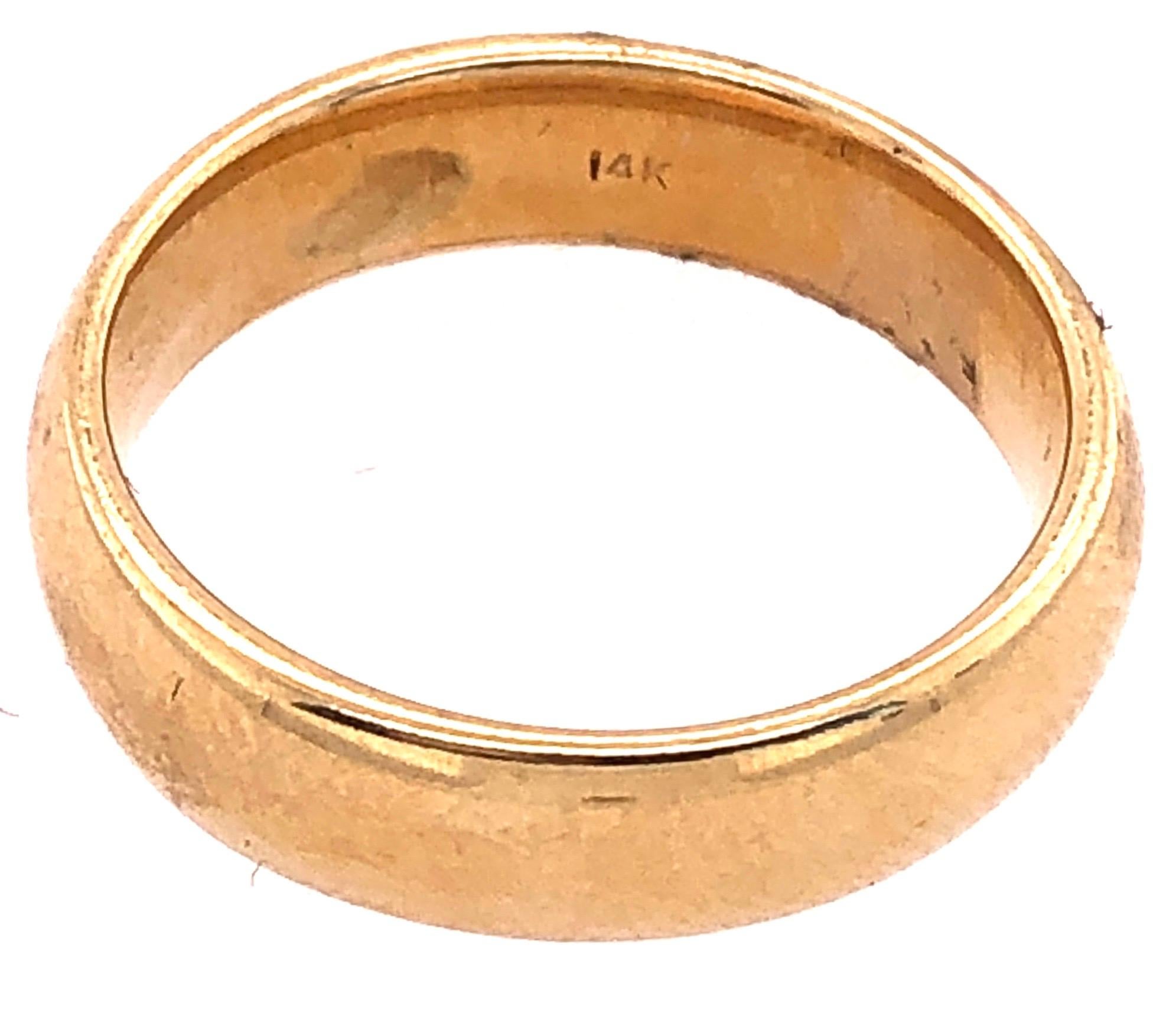 14 Karat Yellow Gold Wedding / Band Ring In Good Condition For Sale In Stamford, CT