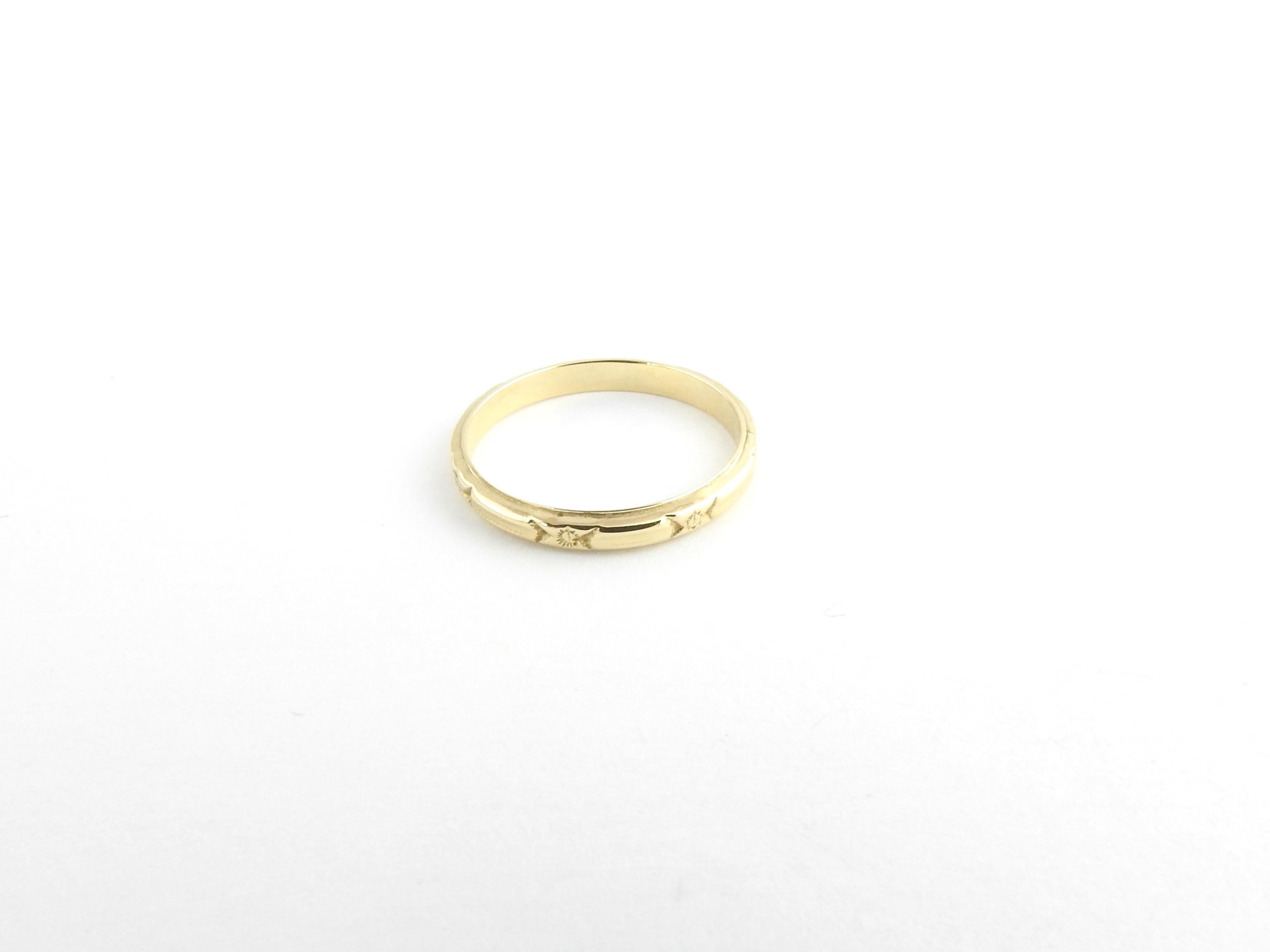 14 Karat Yellow Gold Wedding Band In Good Condition In Washington Depot, CT