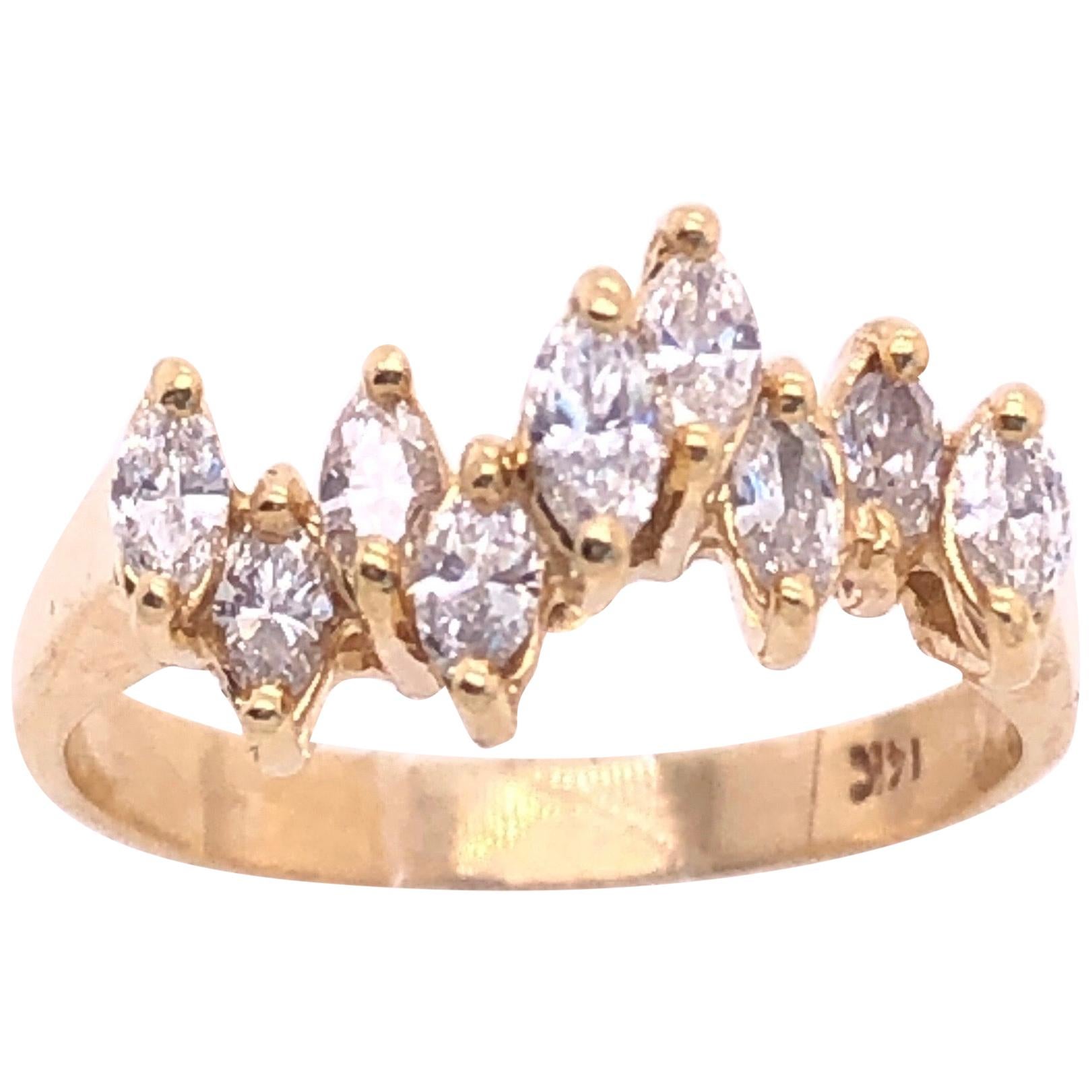 14 Karat Gelbgold Hochzeitsring mit Marquise-Diamanten im Angebot