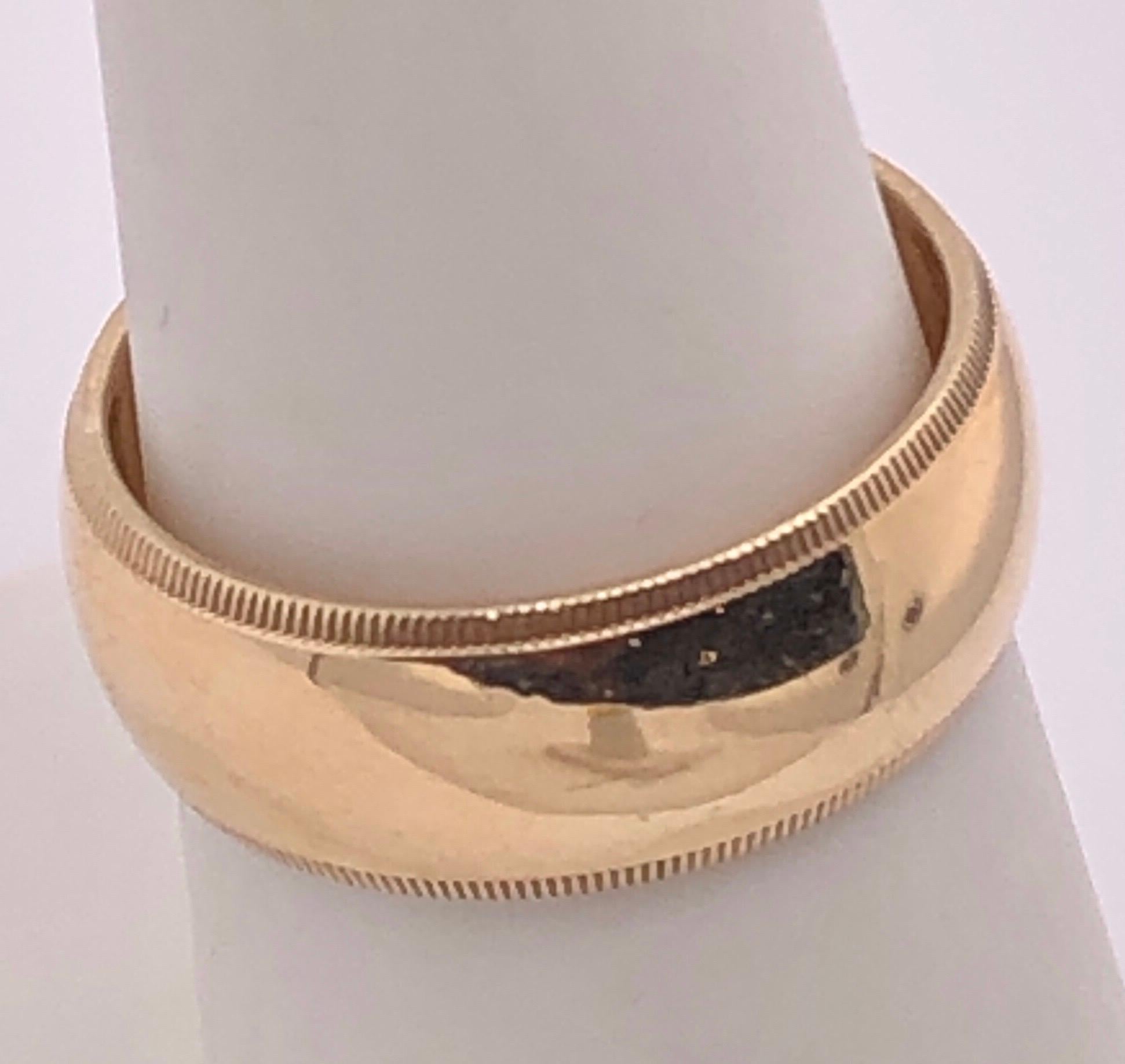 14 Karat Yellow Gold Wedding Ring/Band Size 6.5.
6.36 grams total weight.
