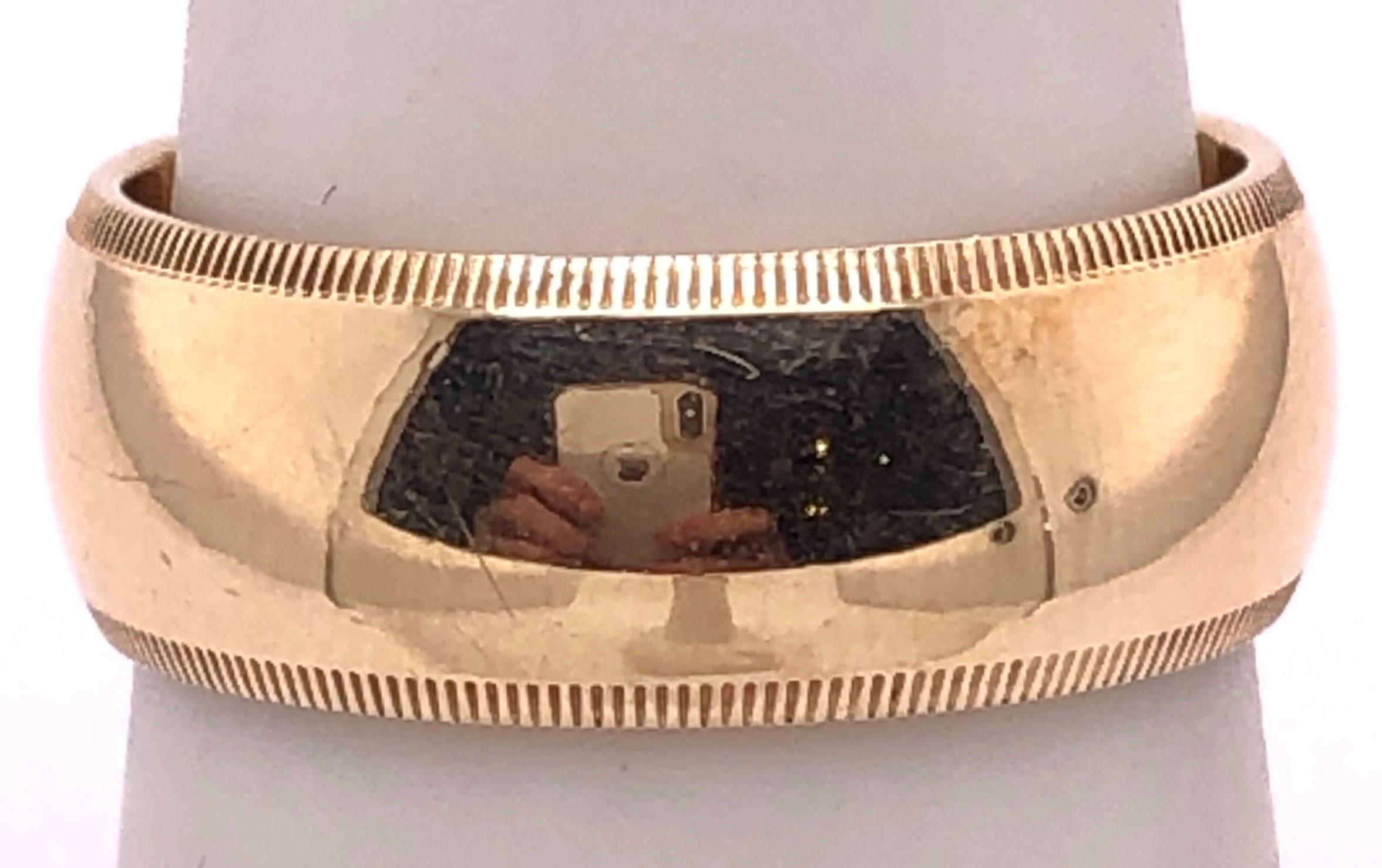 14 Karat Yellow Gold Wedding Ring/Band In Good Condition For Sale In Stamford, CT