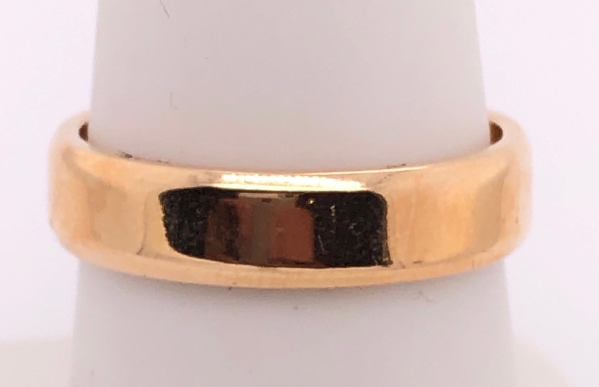 18 Karat Yellow Gold Wedding Ring / Band Size 7.
5 grams total weight.
