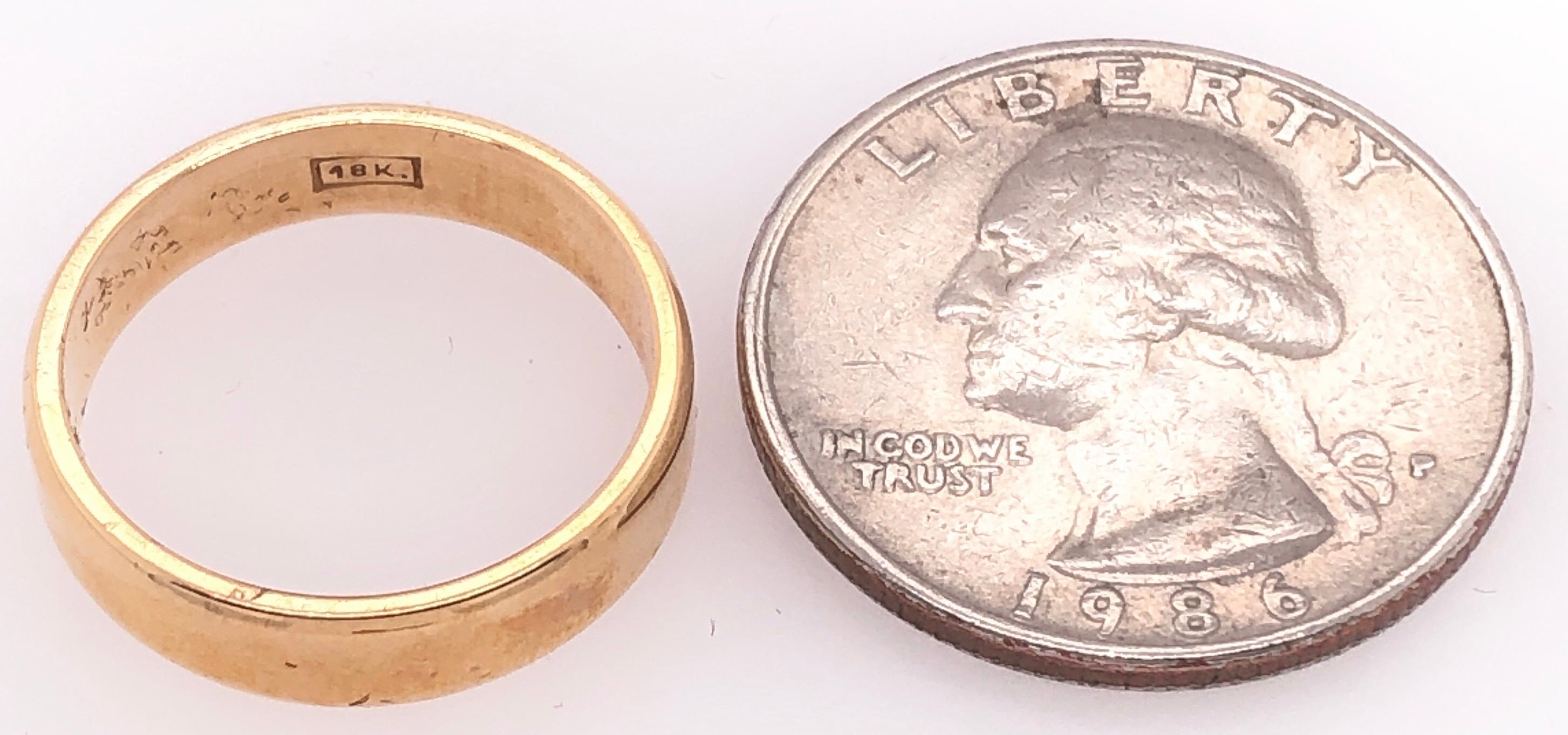 18 Karat Yellow Gold Wedding Ring / Bridal Band In Good Condition For Sale In Stamford, CT