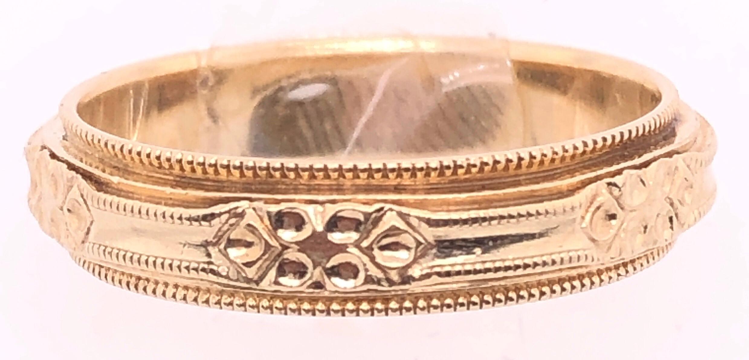 Anneau de mariage en or jaune 14 carats / anneau à design continu en vente 2