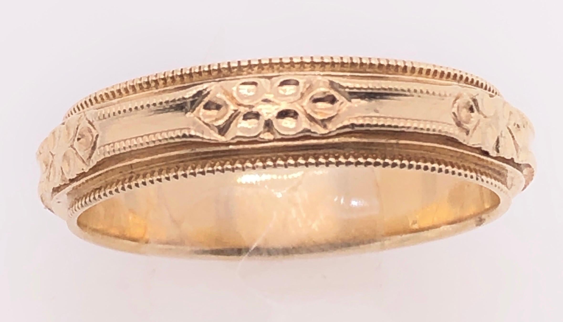Anneau de mariage en or jaune 14 carats / anneau à design continu en vente 3