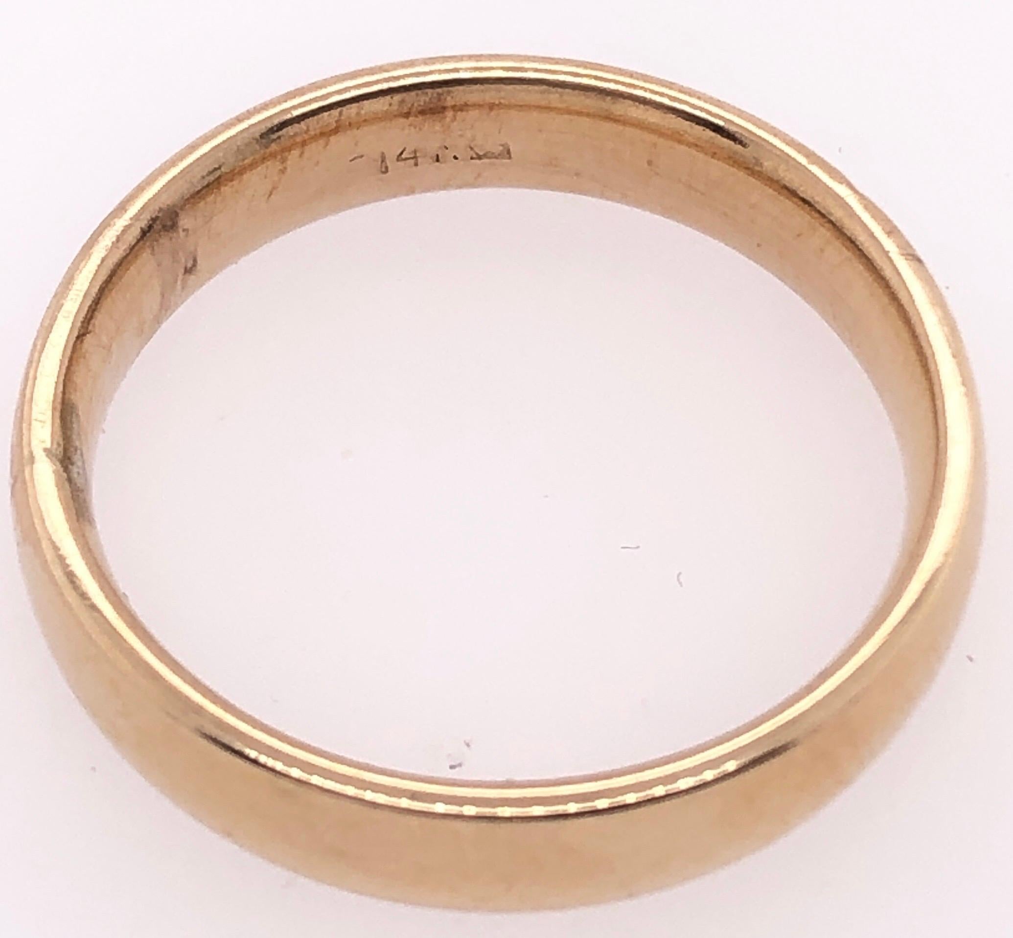 14 Karat Yellow Gold Wedding Ring / Wedding Band For Sale 2