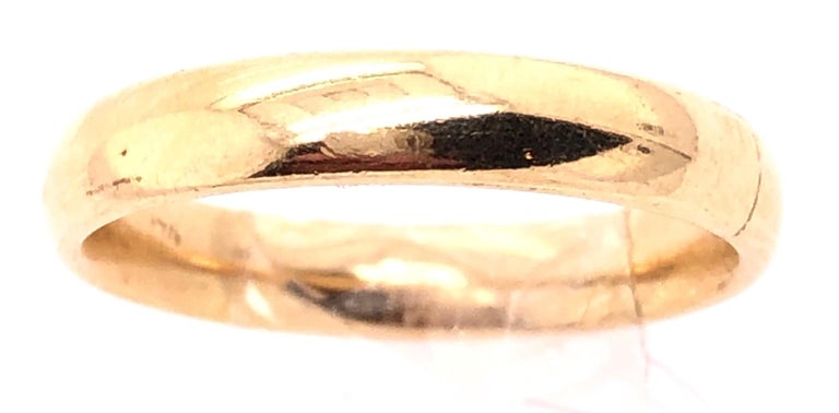 Modern 14 Karat Yellow Gold Wedding Ring / Wedding Band For Sale