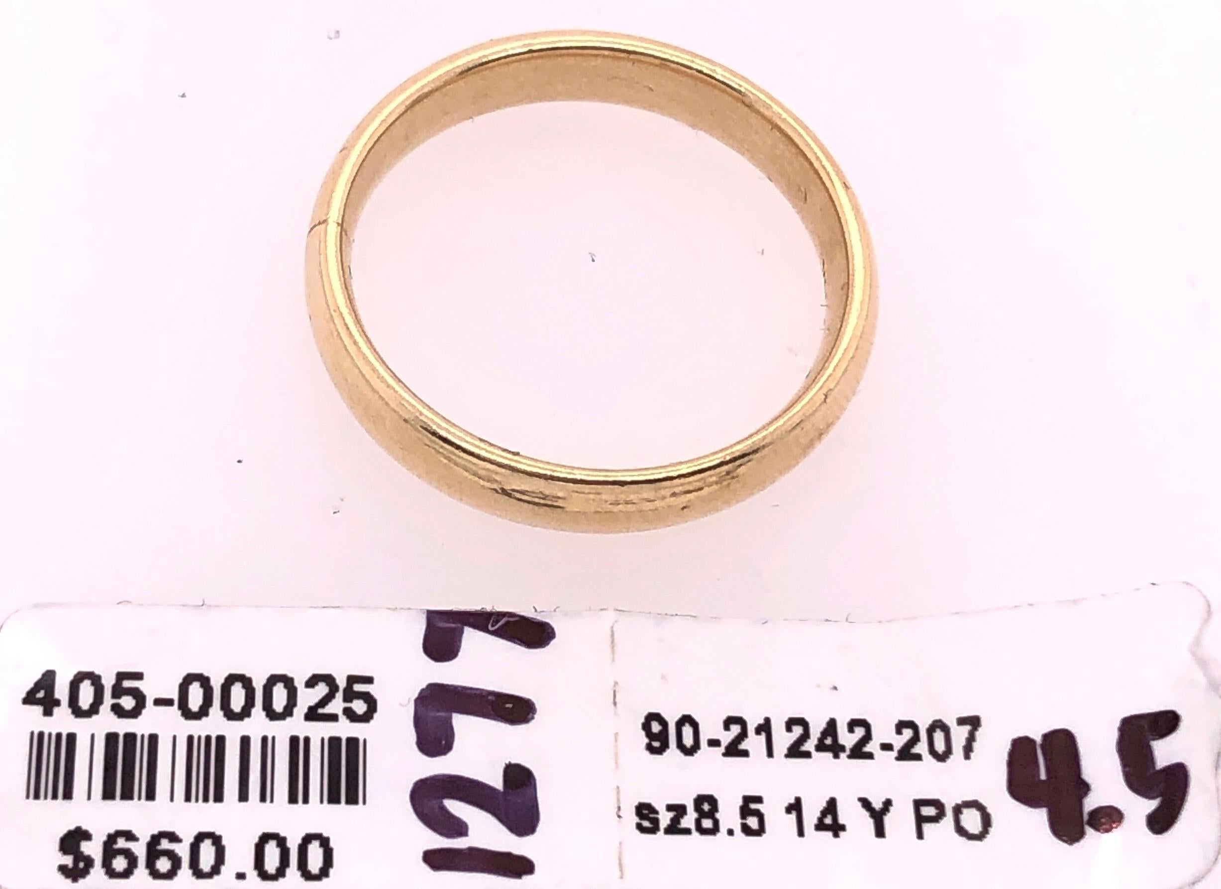 14 Karat Yellow Gold Wedding Ring / Wedding Band For Sale 2