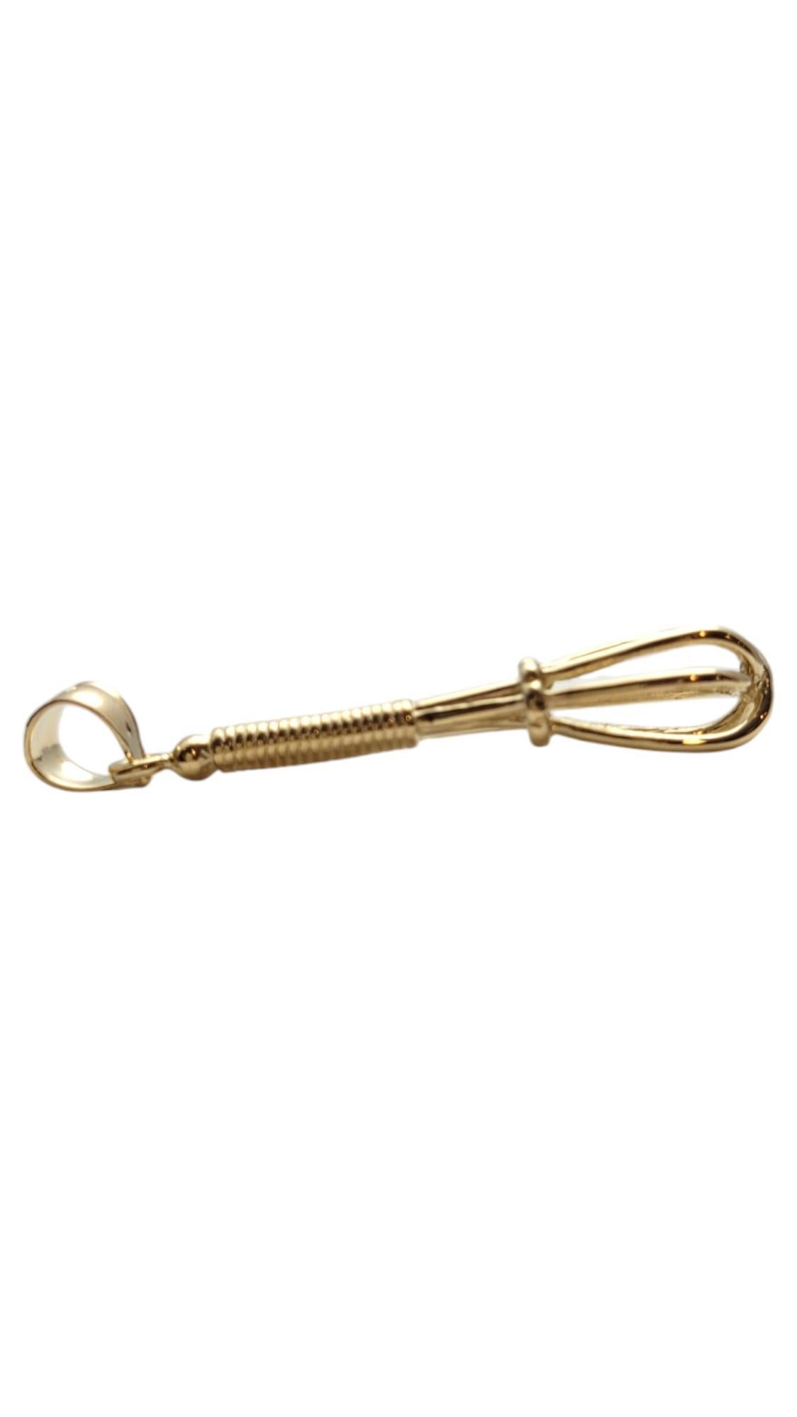 Charm en or jaune 14 carats avec un fouet #20736 Pour femmes en vente