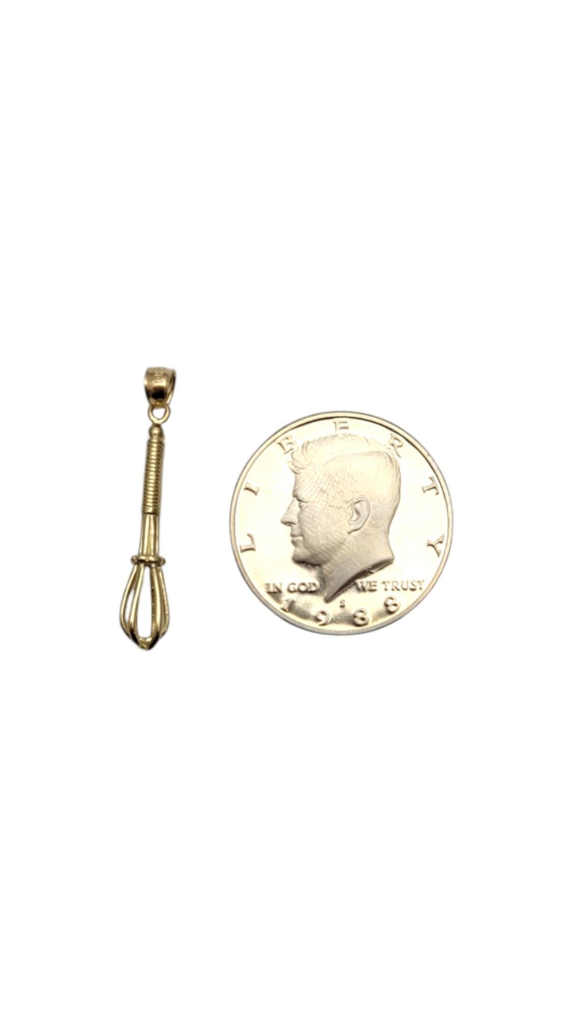 Charm en or jaune 14 carats avec un fouet #20736 en vente 5