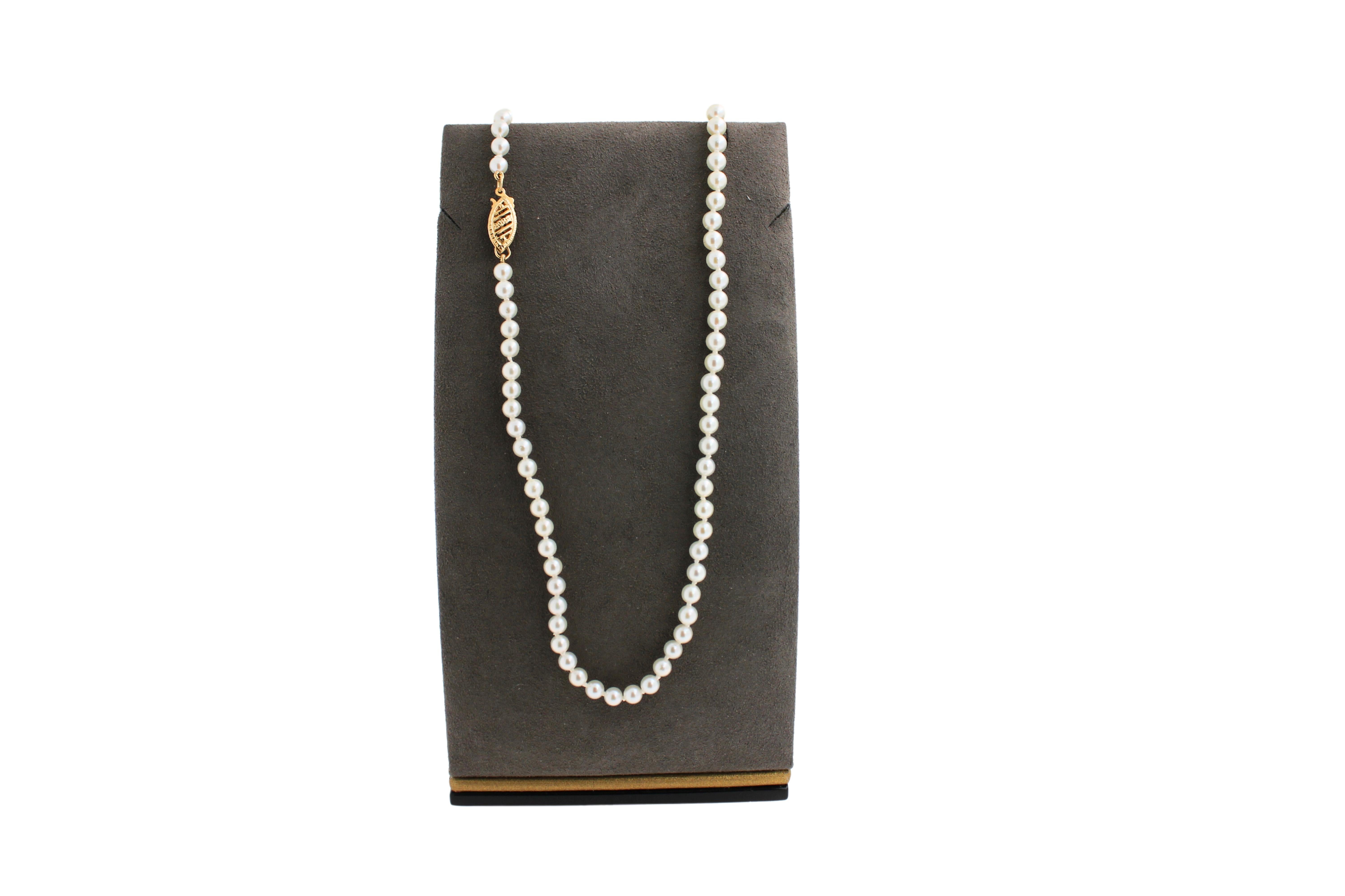 Moderne Collier ras du cou classique en or jaune 14 carats et perles d'Akoya blanches en vente