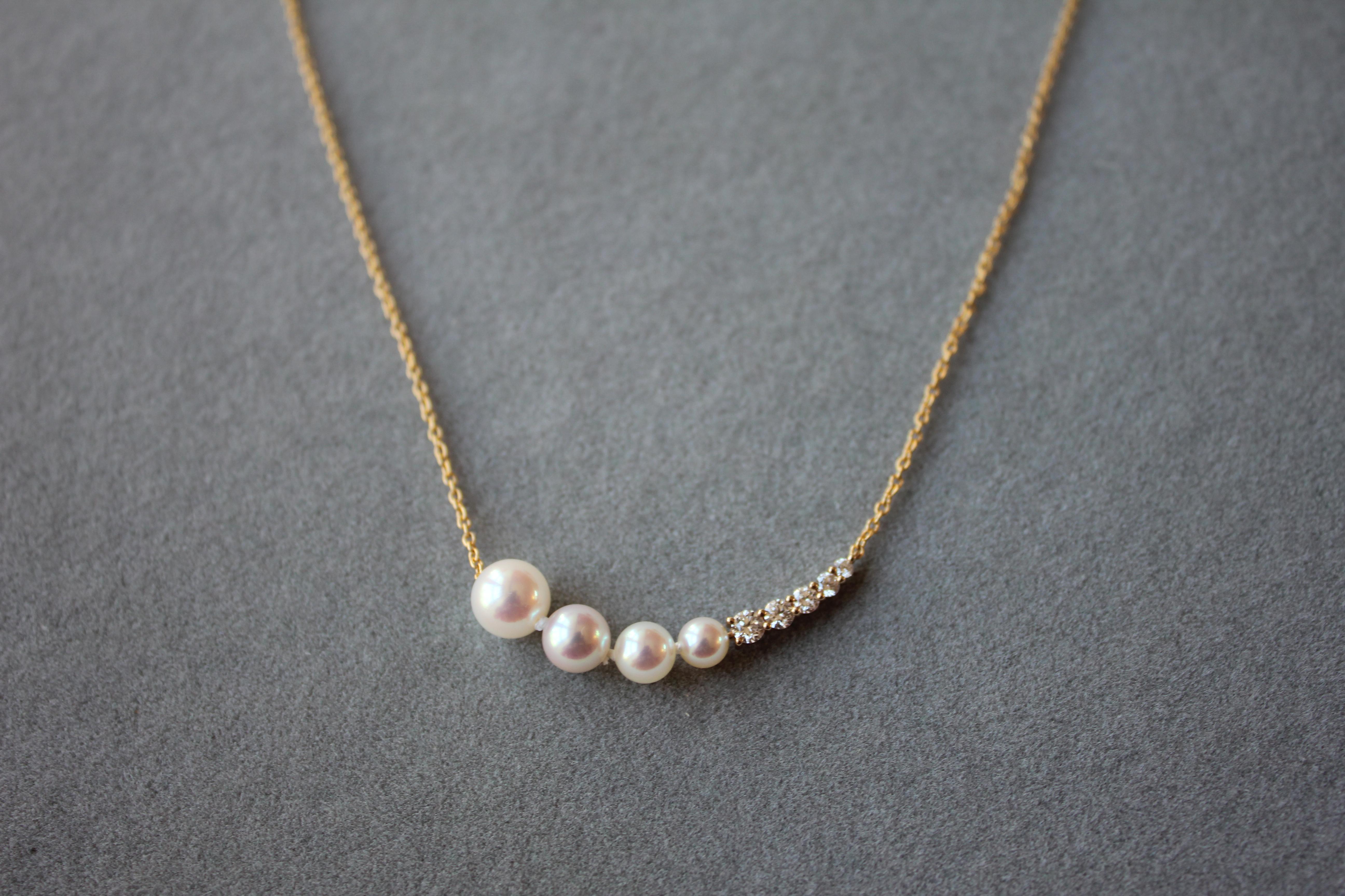 14 Karat Yellow Gold White Akoya Pearl Diamond Curved Pendant Chain Necklace For Sale 1